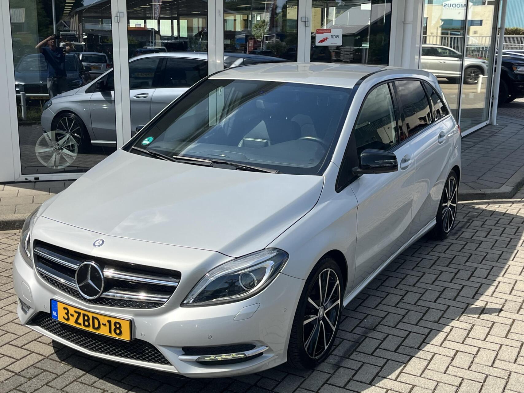 Foto van Mercedes-Benz B 180