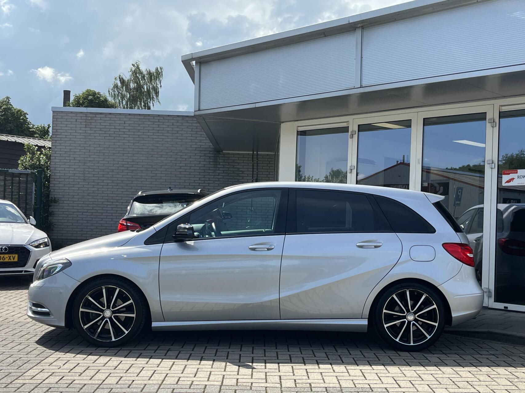 Foto van Mercedes-Benz B 180