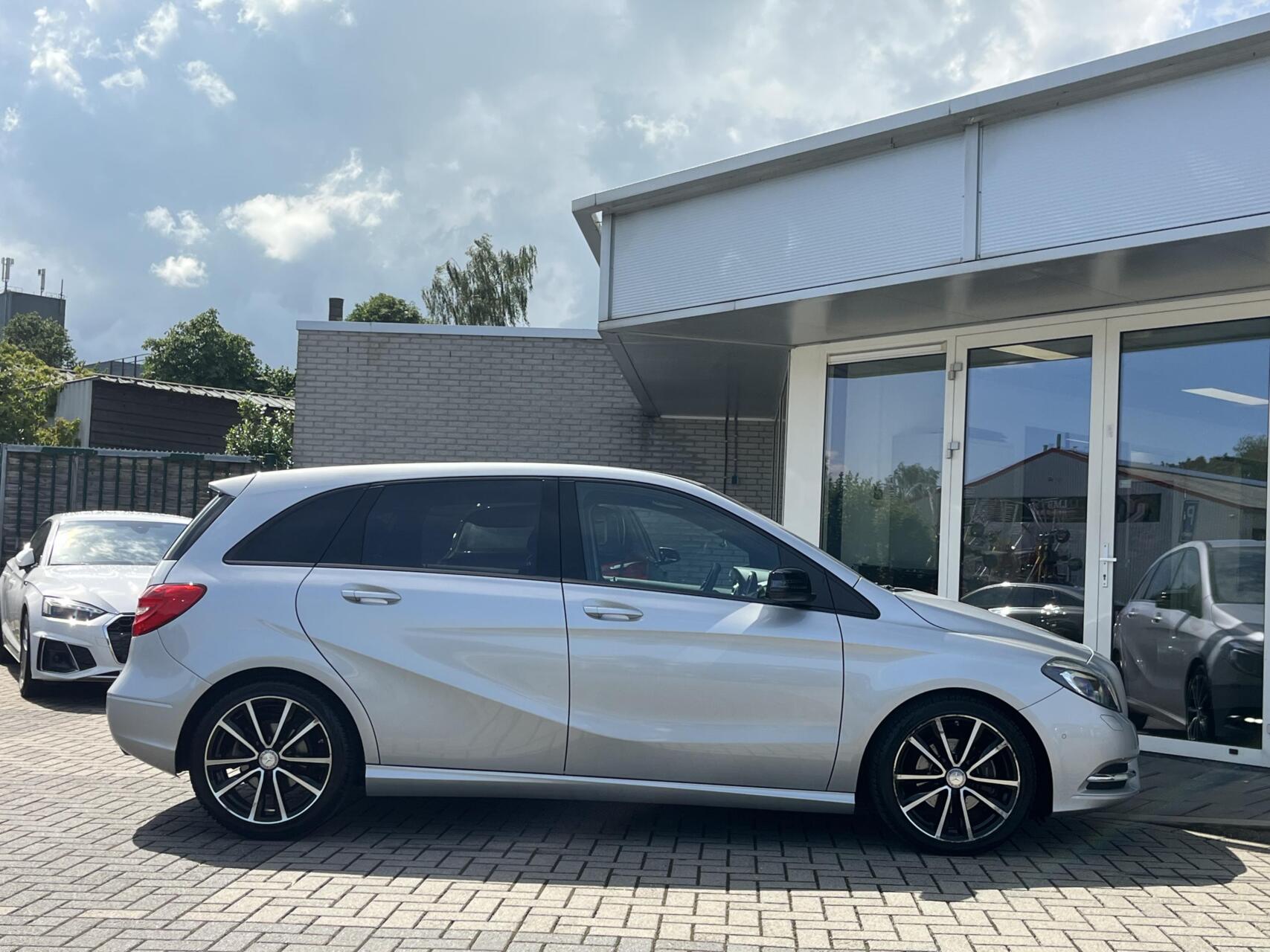 Foto van Mercedes-Benz B 180