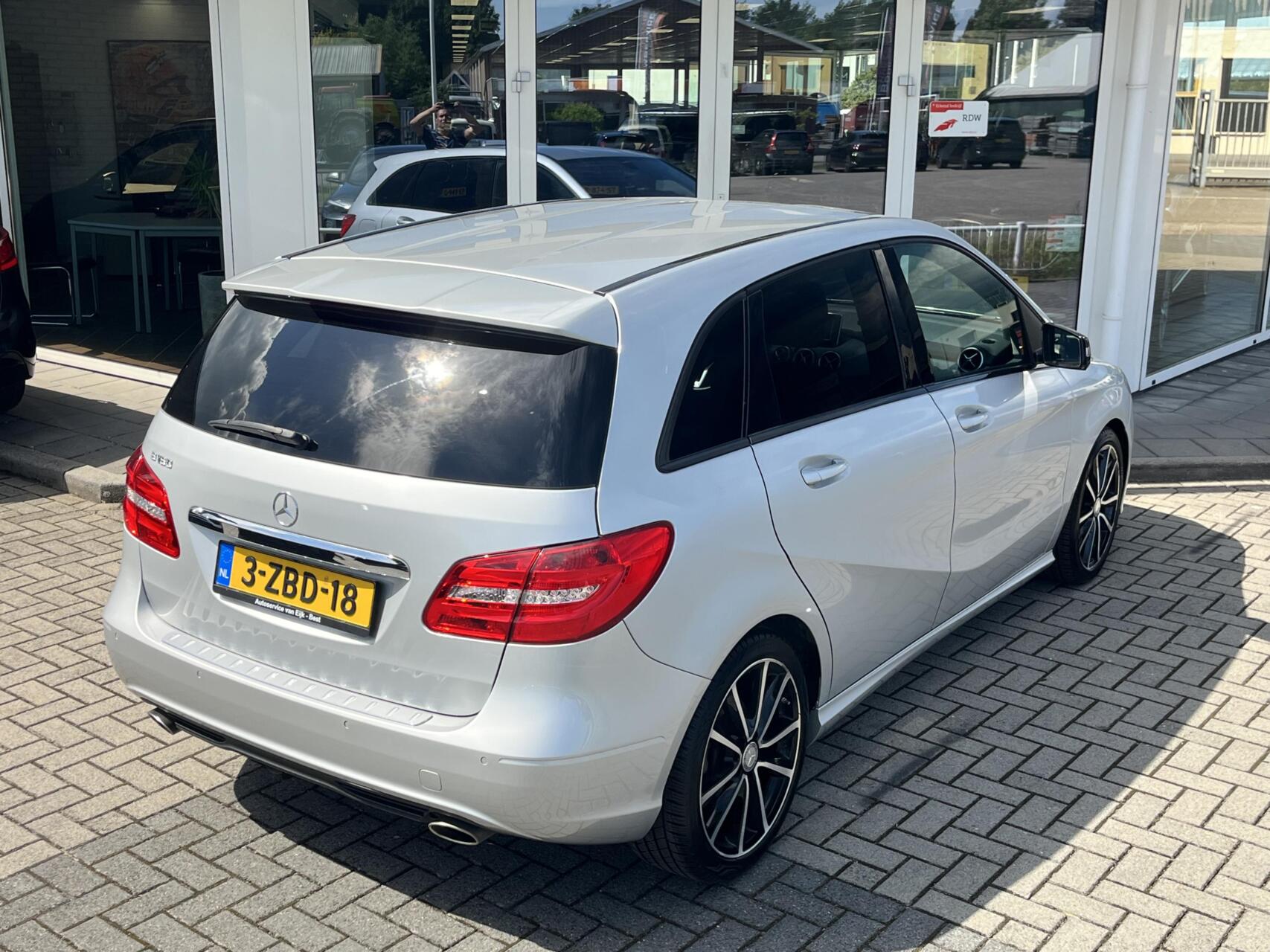 Foto van Mercedes-Benz B 180