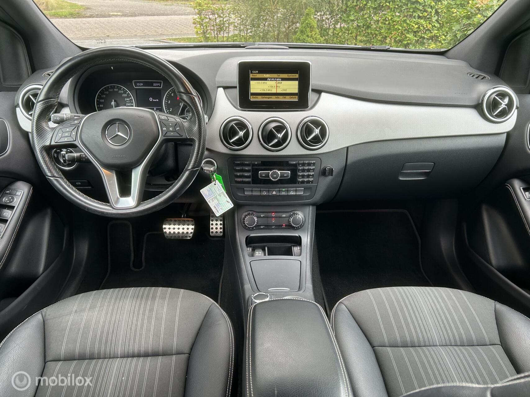 Foto van Mercedes-Benz B 200
