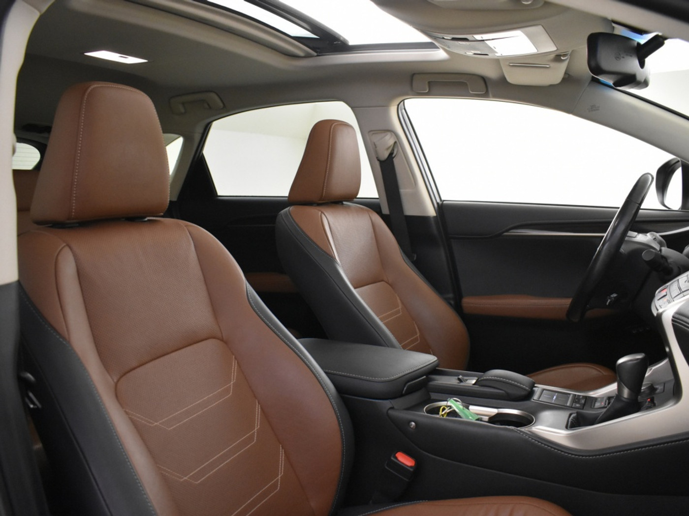 Foto van Lexus Lexus Nx300h