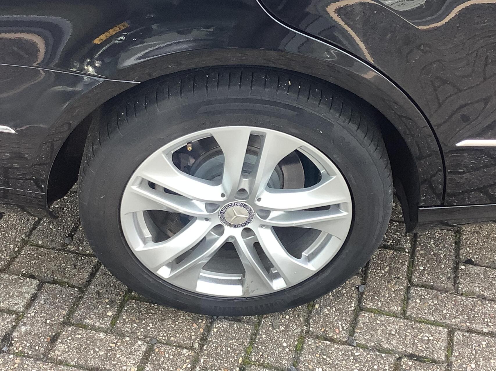 Foto van Mercedes-Benz E 200