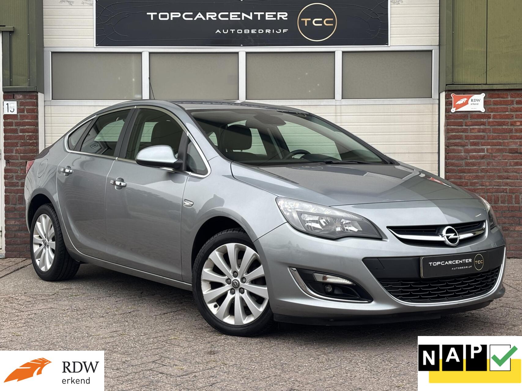 Opel Astra Notchback 1.4 Turbo Cosmo/AIRCO/AUT/CRUISE/APK/NAP/1E EIG 2013 - voorkant