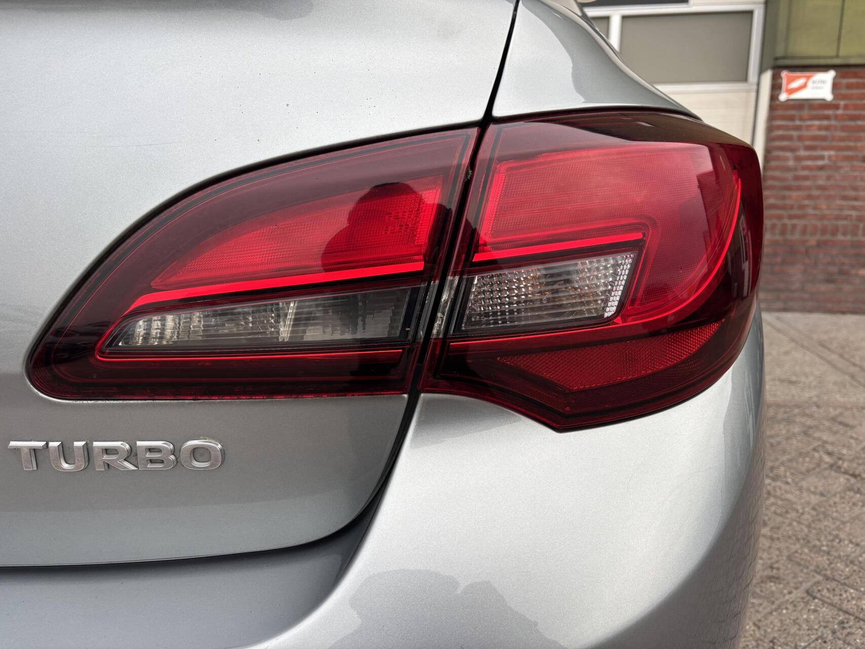 Foto van Opel Astra Notchback