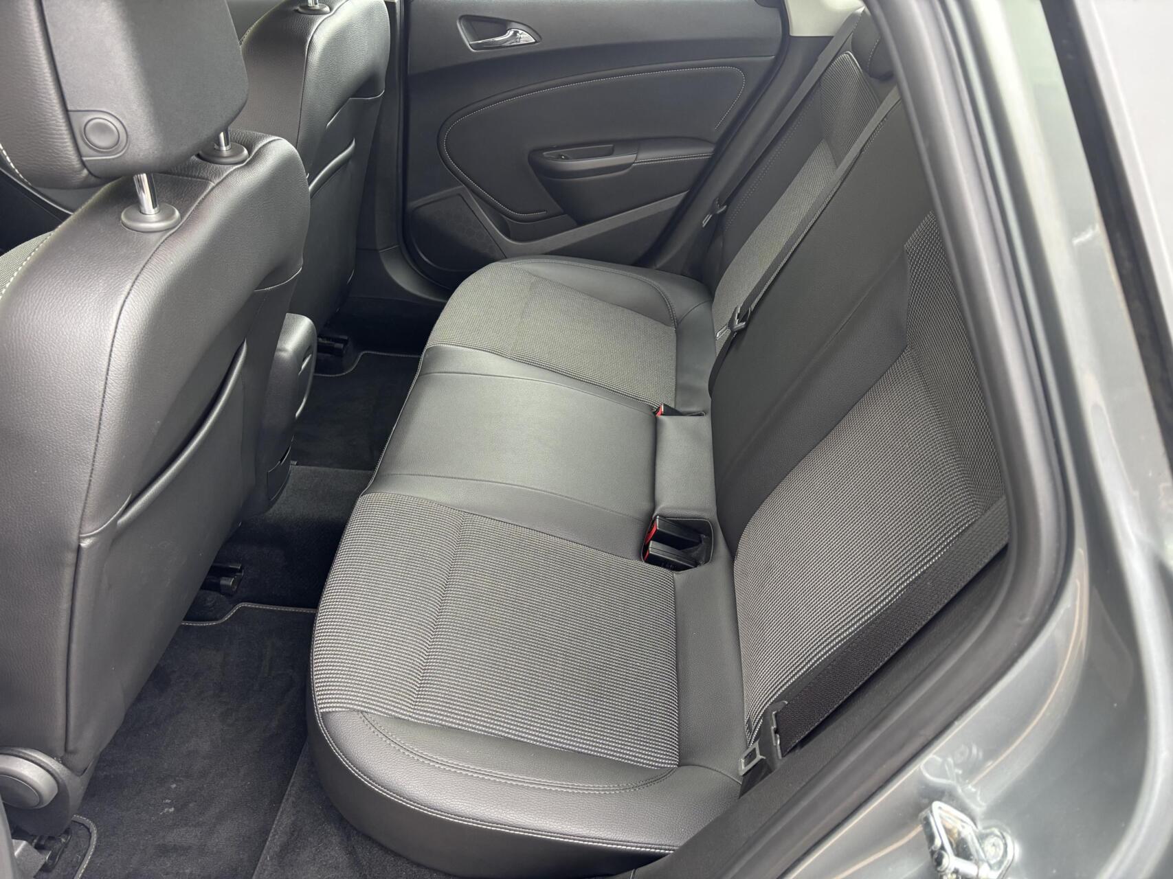 Foto van Opel Astra Notchback