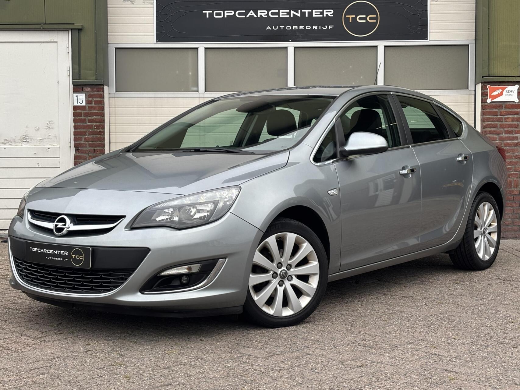 Foto van Opel Astra Notchback