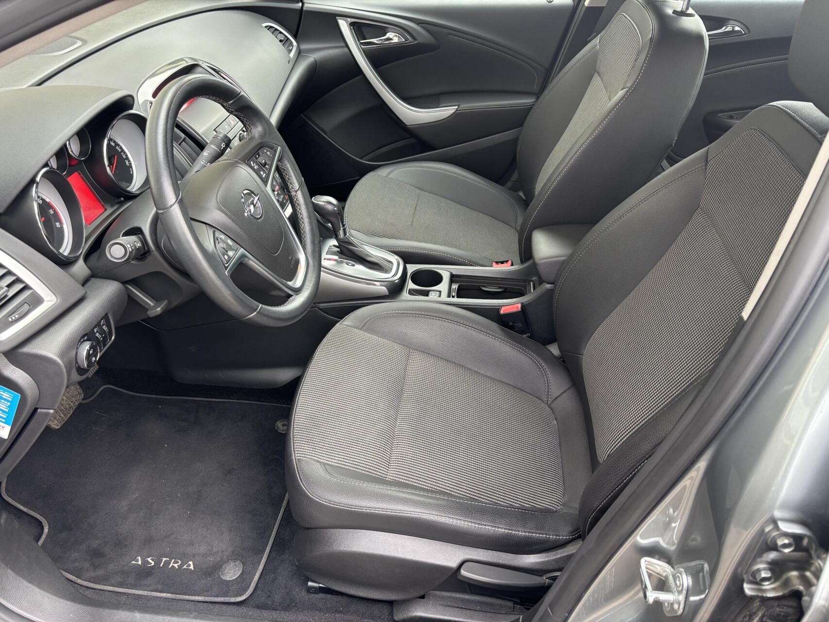 Foto van Opel Astra Notchback