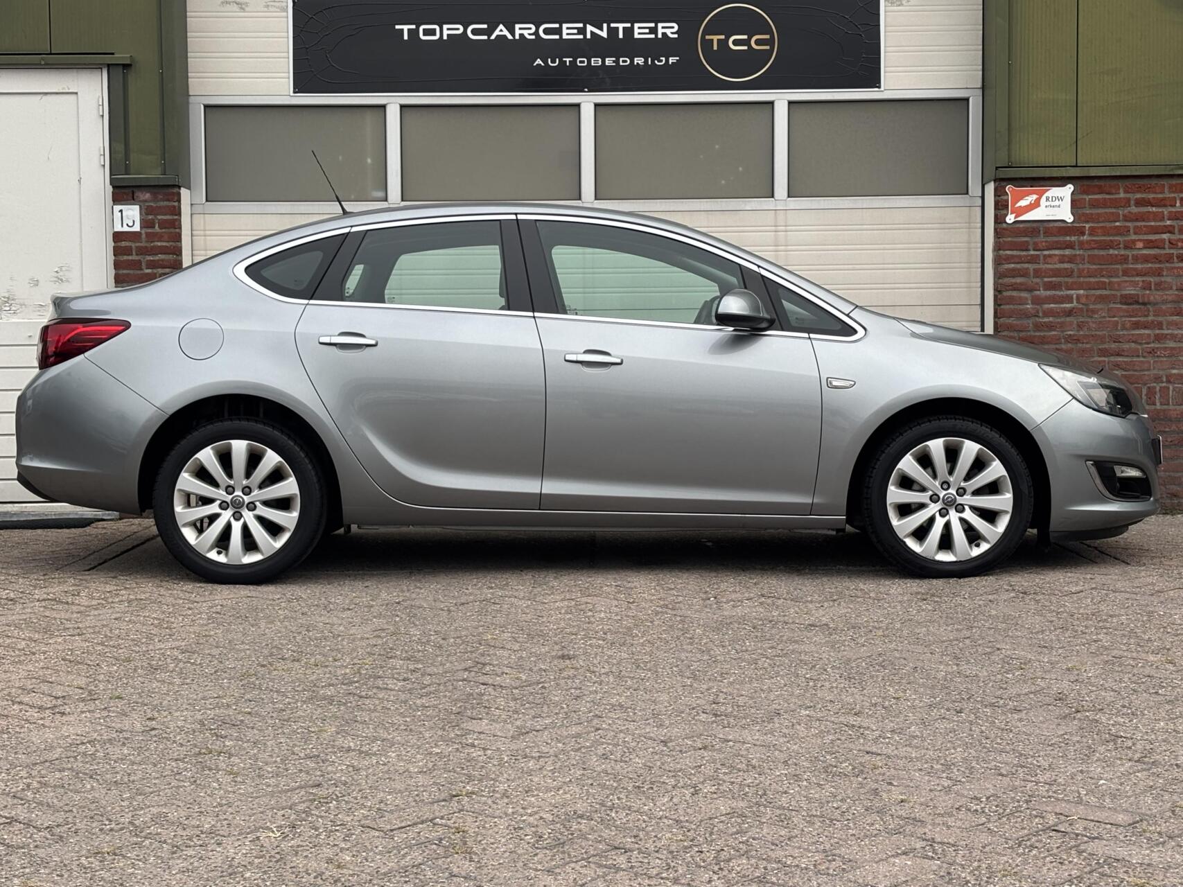 Foto van Opel Astra Notchback