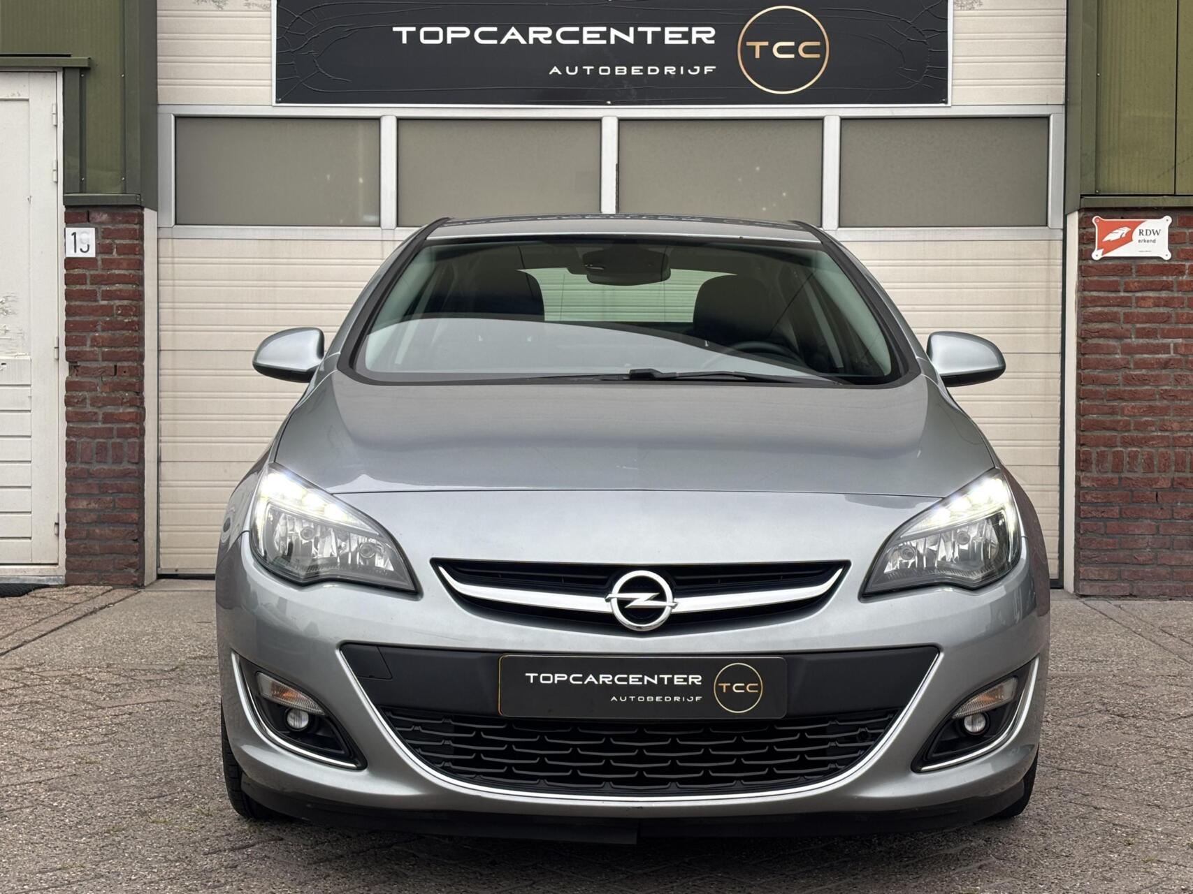 Foto van Opel Astra Notchback