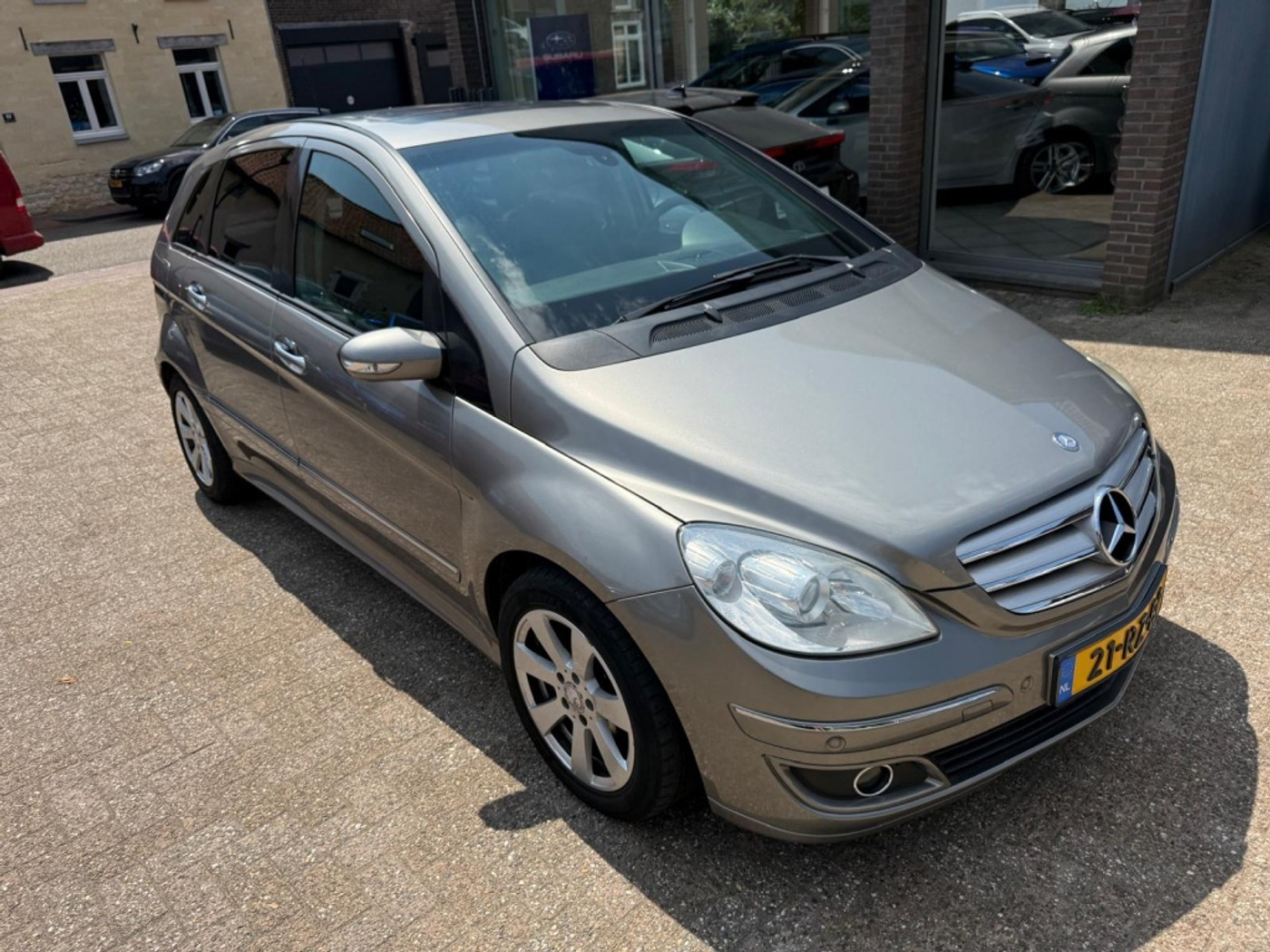 Foto van Mercedes-Benz B 200