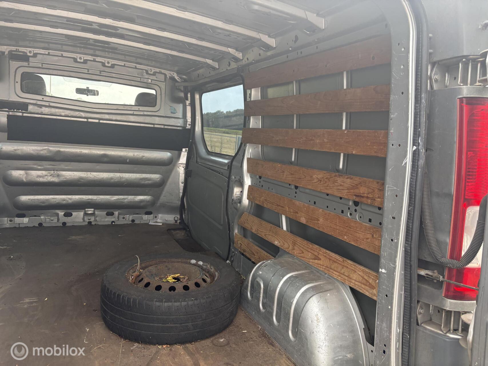 Foto van Renault Trafic T29 L2/h1 2,5 Dci 84kw E4 Fap