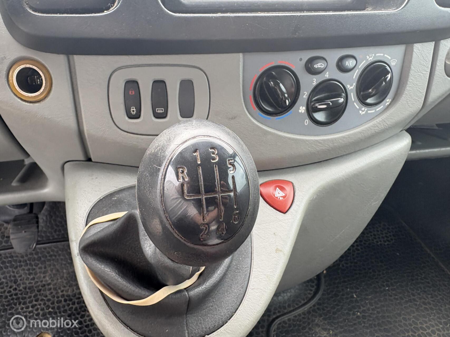 Foto van Renault Trafic T29 L2/h1 2,5 Dci 84kw E4 Fap
