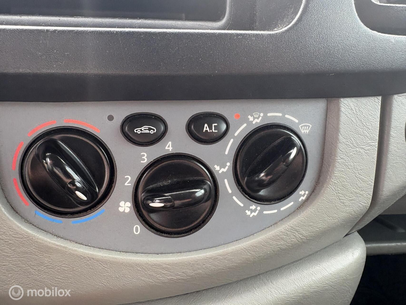 Foto van Renault Trafic T29 L2/h1 2,5 Dci 84kw E4 Fap
