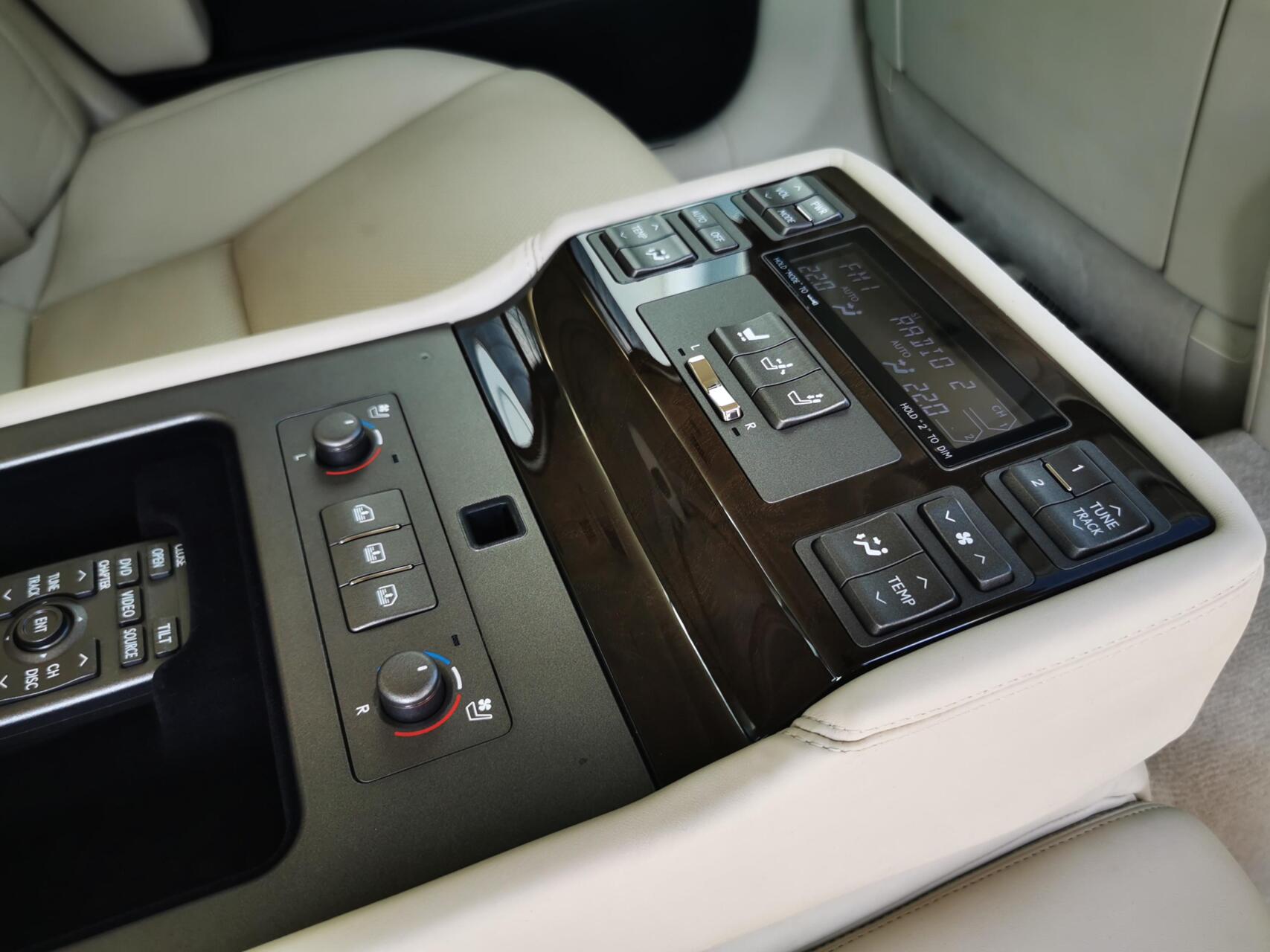 Foto van Lexus Lexus Ls600hl