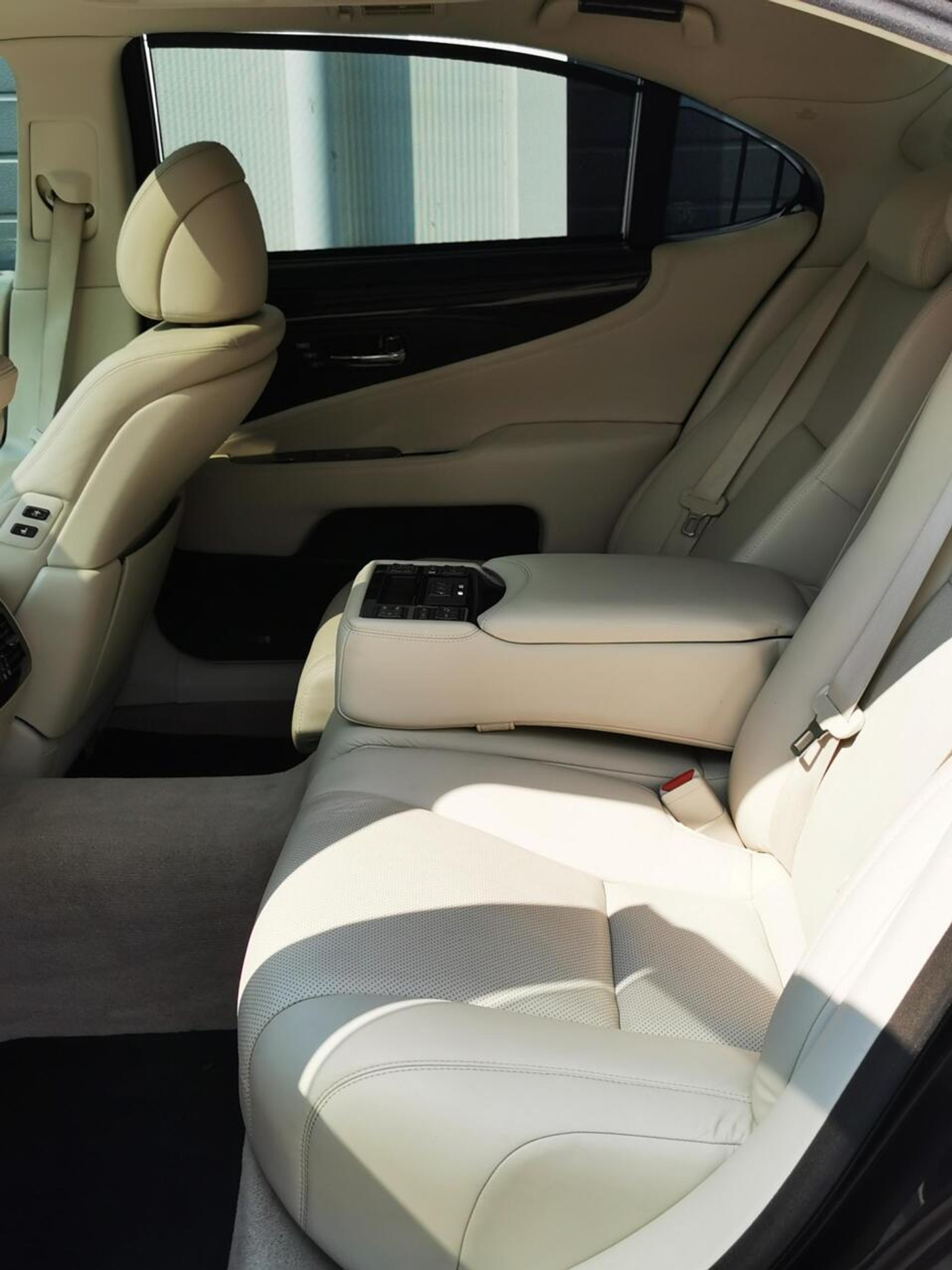 Foto van Lexus Lexus Ls600hl