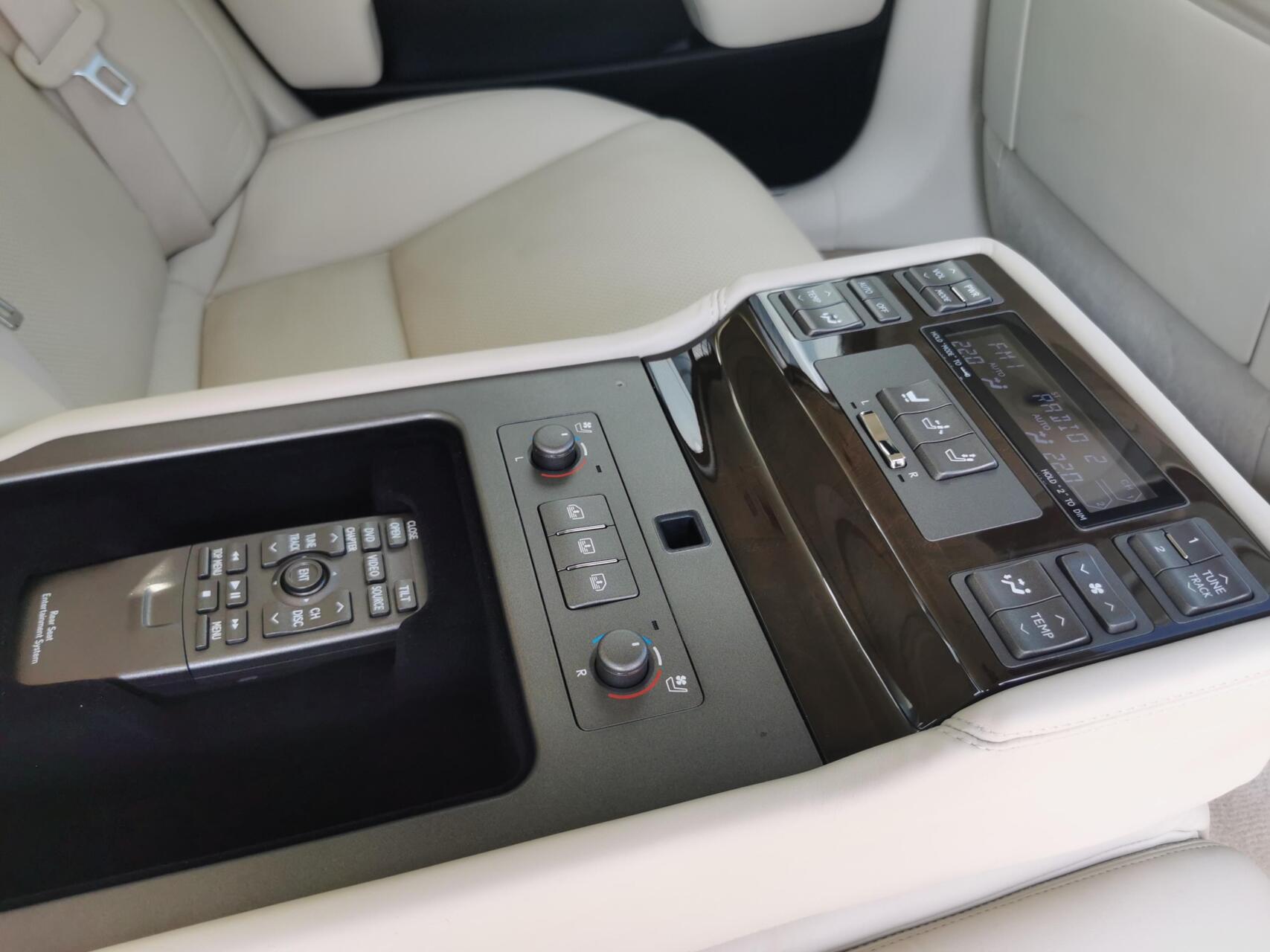 Foto van Lexus Lexus Ls600hl