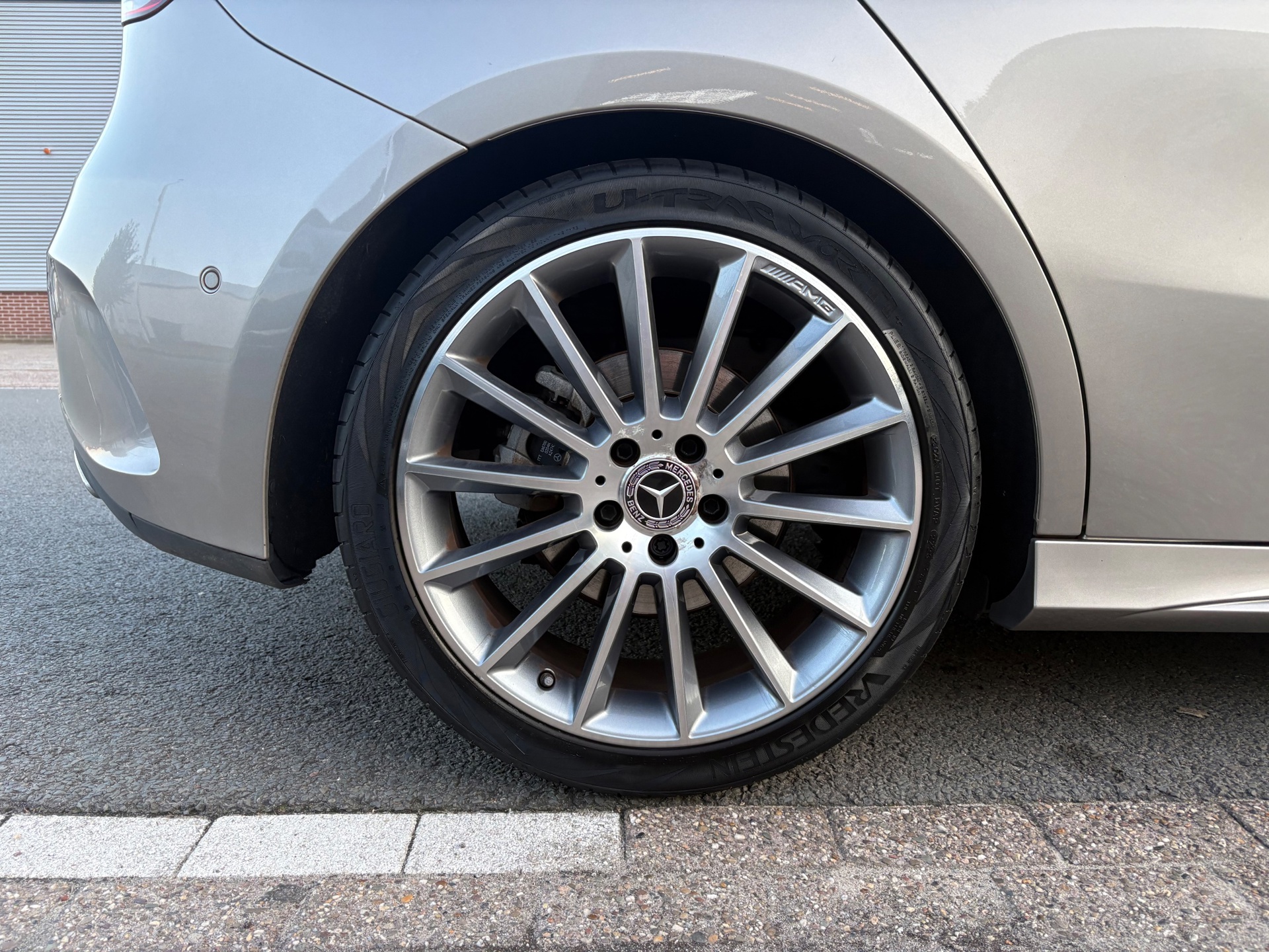 Foto van Mercedes-Benz A 220