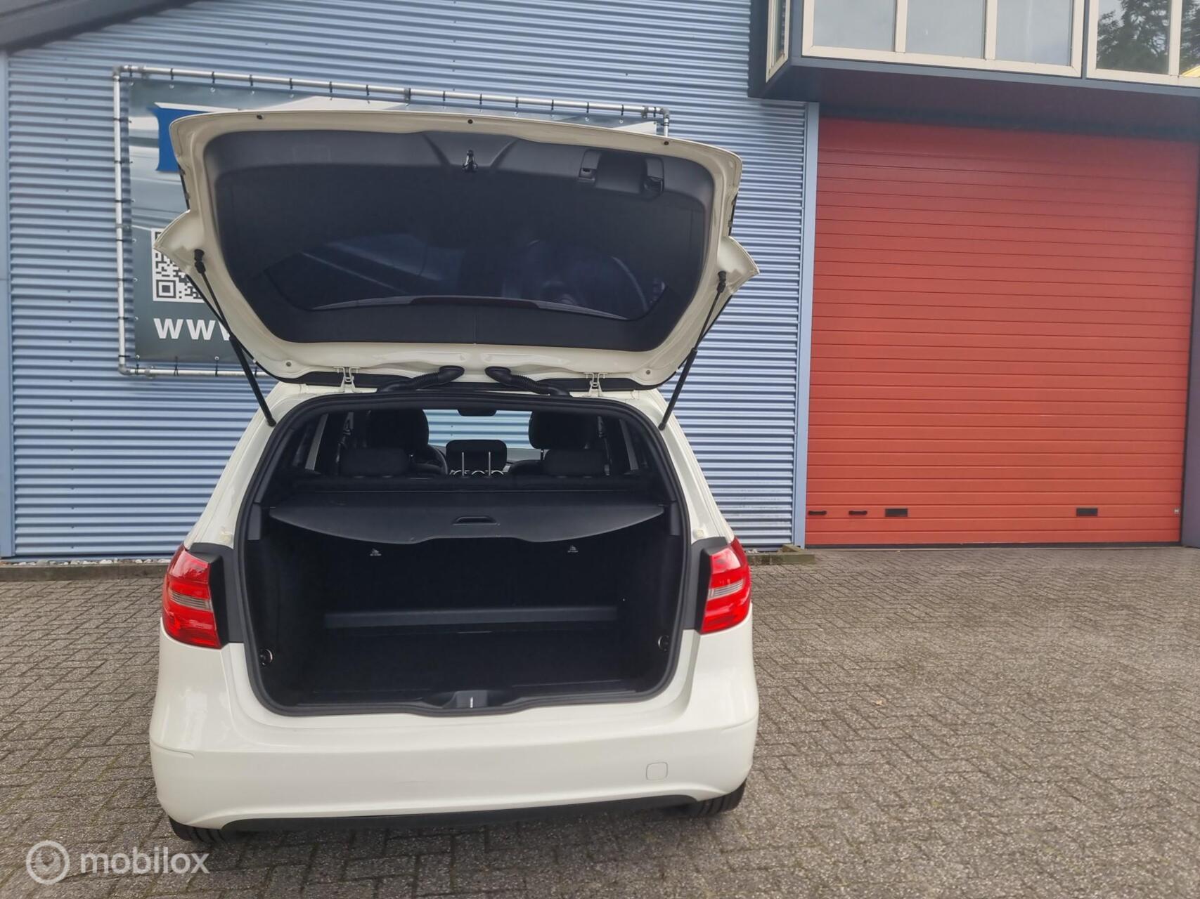 Foto van Mercedes-Benz B 180