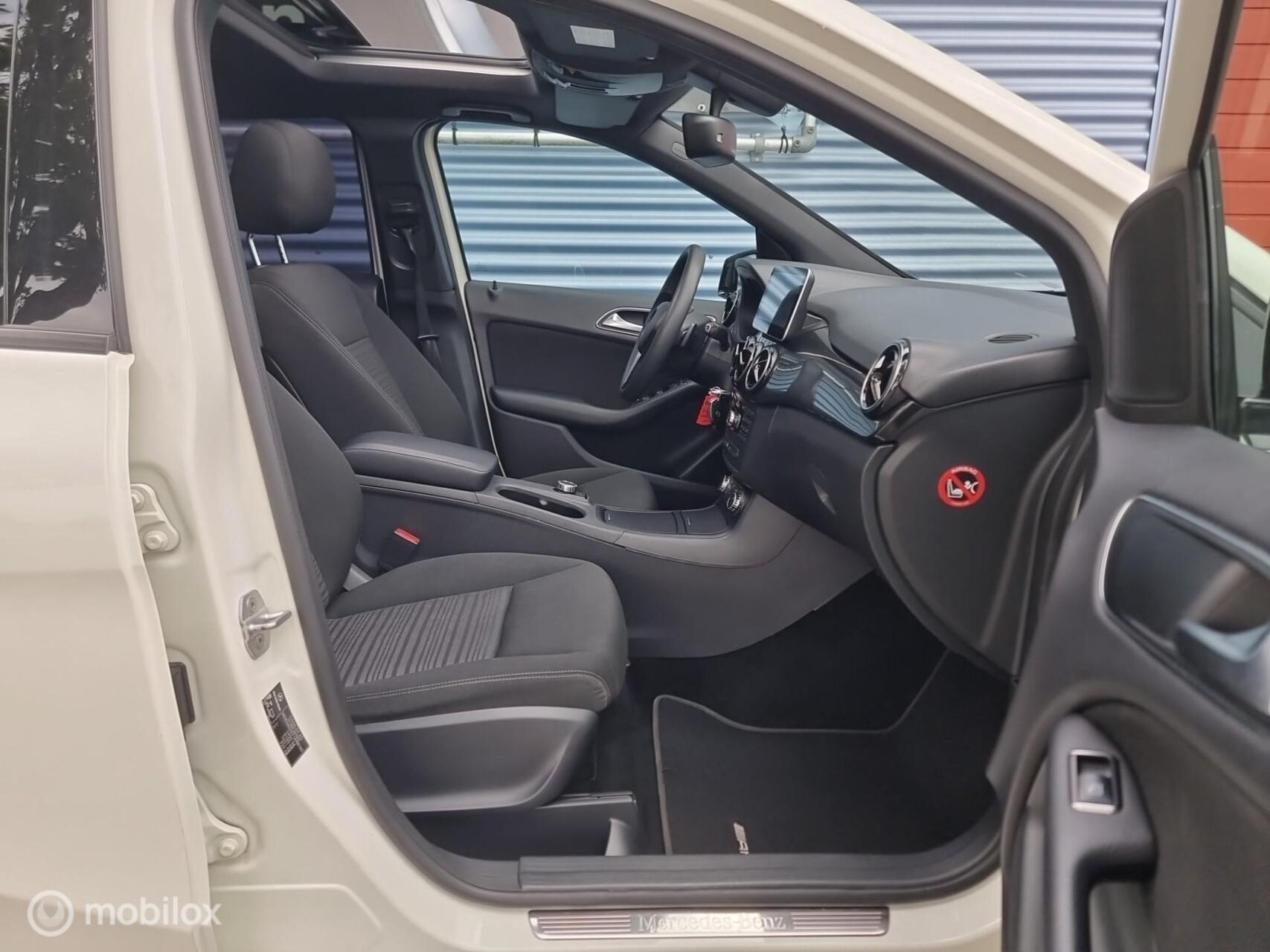 Foto van Mercedes-Benz B 180