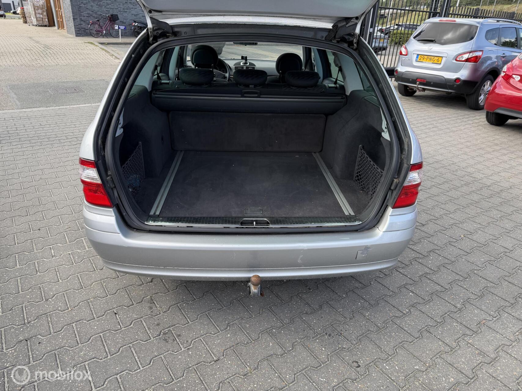 Foto van Mercedes-Benz E 200 Kompressor