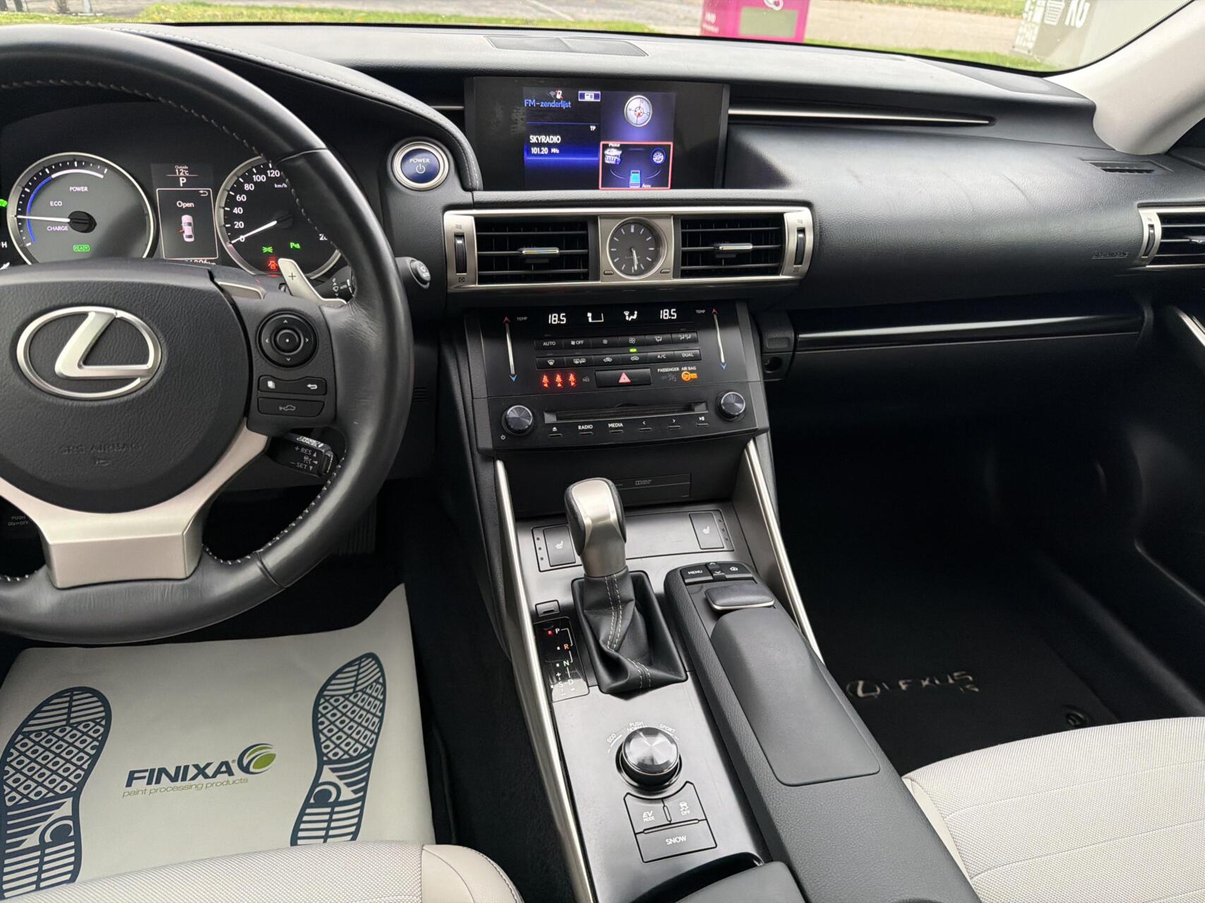 Foto van Lexus Lexus Is300h