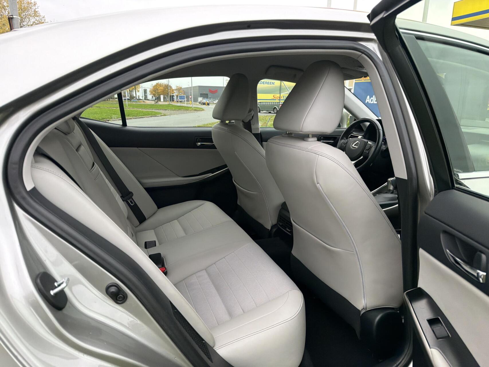 Foto van Lexus Lexus Is300h