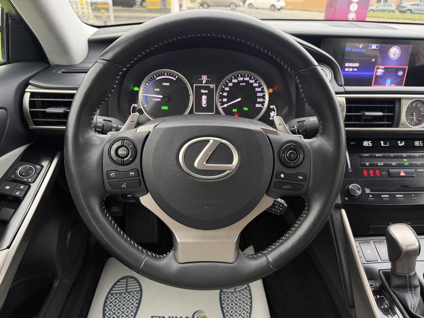 Foto van Lexus Lexus Is300h