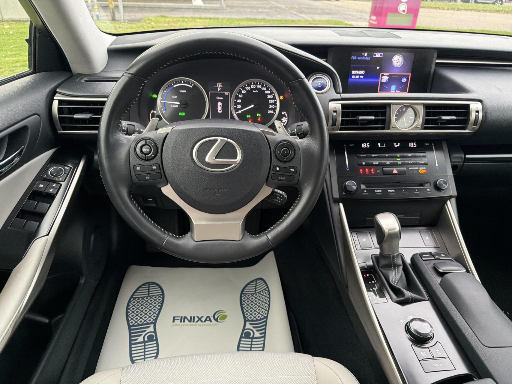 Foto van Lexus Lexus Is300h
