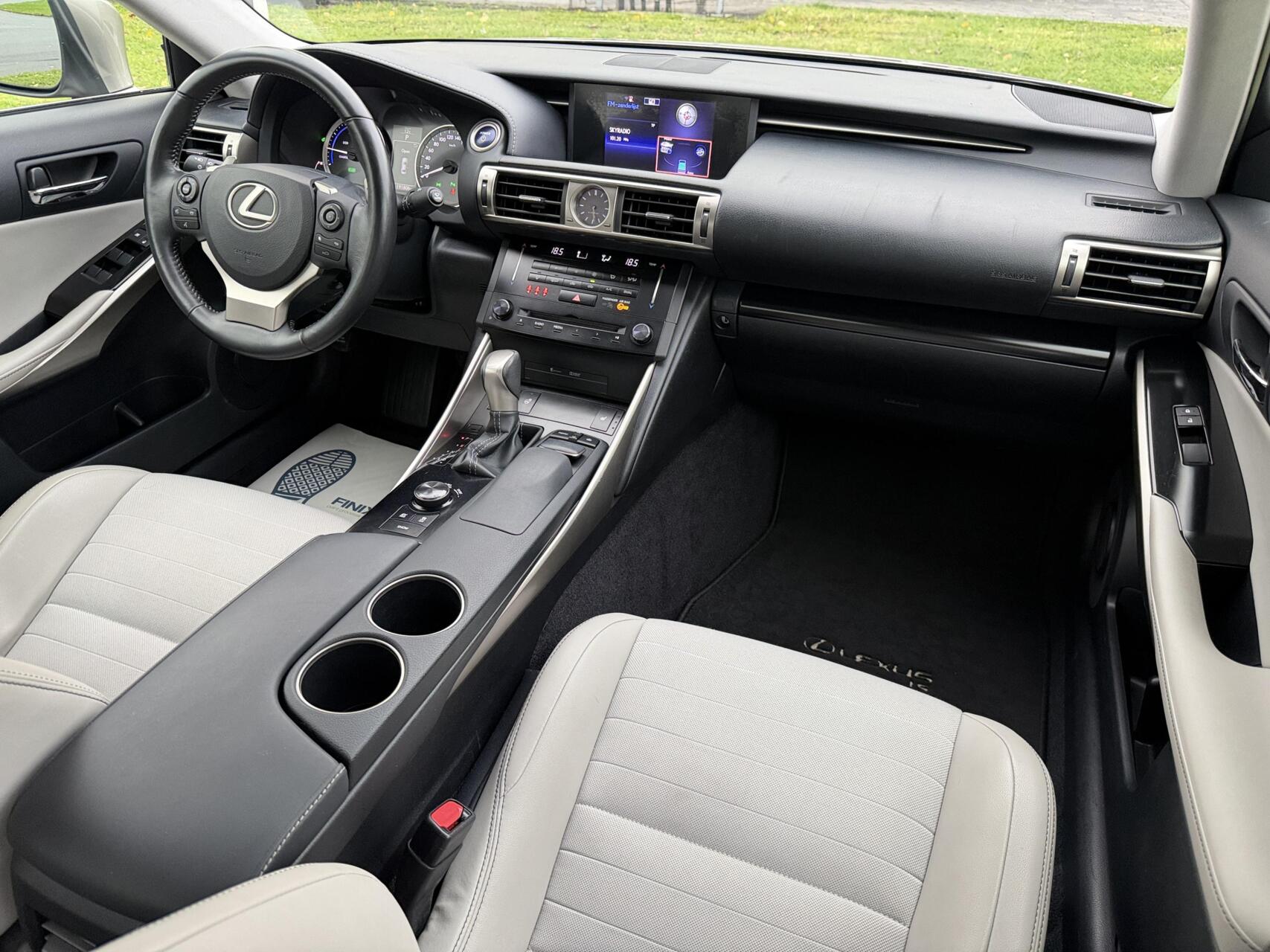 Foto van Lexus Lexus Is300h