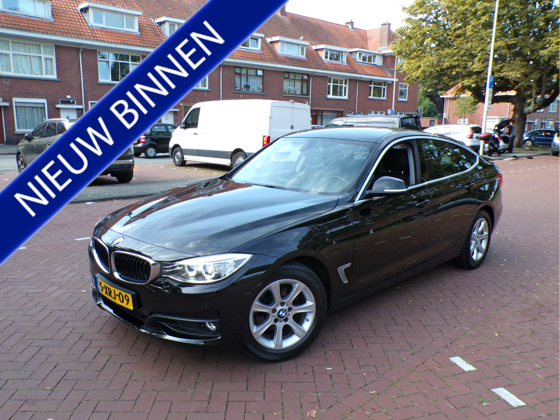 BMW 320i 320i High Executive 2014 - voorkant