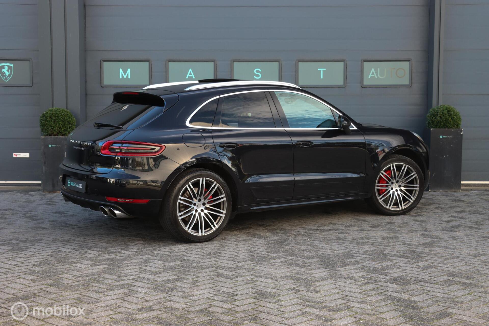 Foto van Porsche Macan Turbo