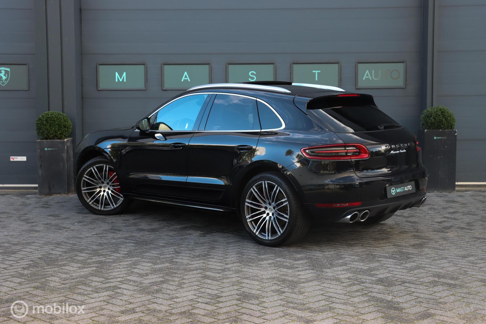 Foto van Porsche Macan Turbo