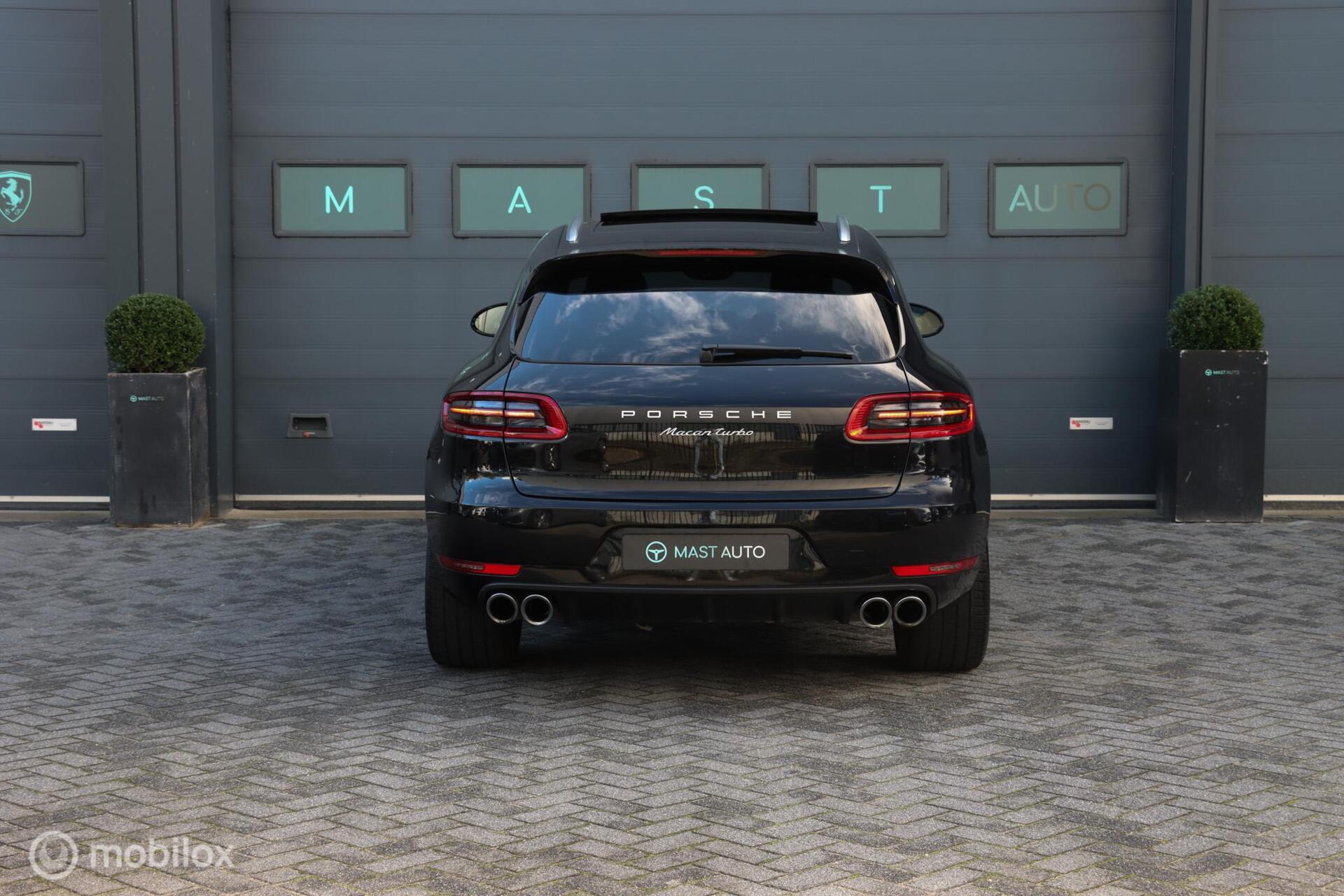 Foto van Porsche Macan Turbo