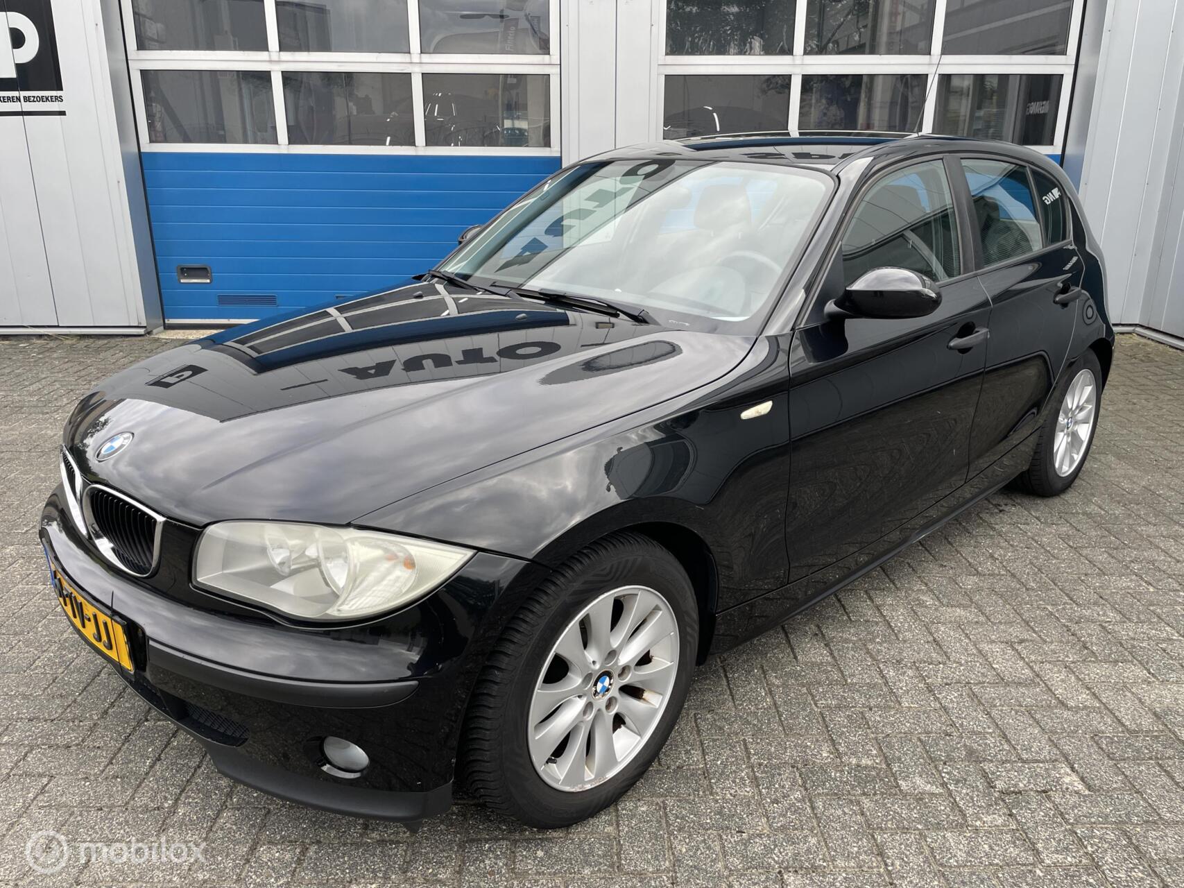 BMW 118i 118i Executive 5D 2007 Trekhaak-16''-Airco 2007 - voorkant