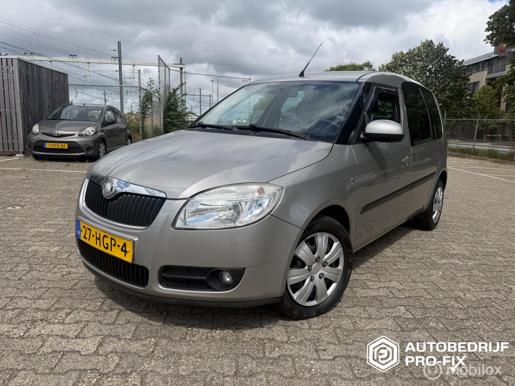 Skoda Roomster 1.4-16V Navigator  TREKHAAK (BJ 2008 ) 2008 - voorkant