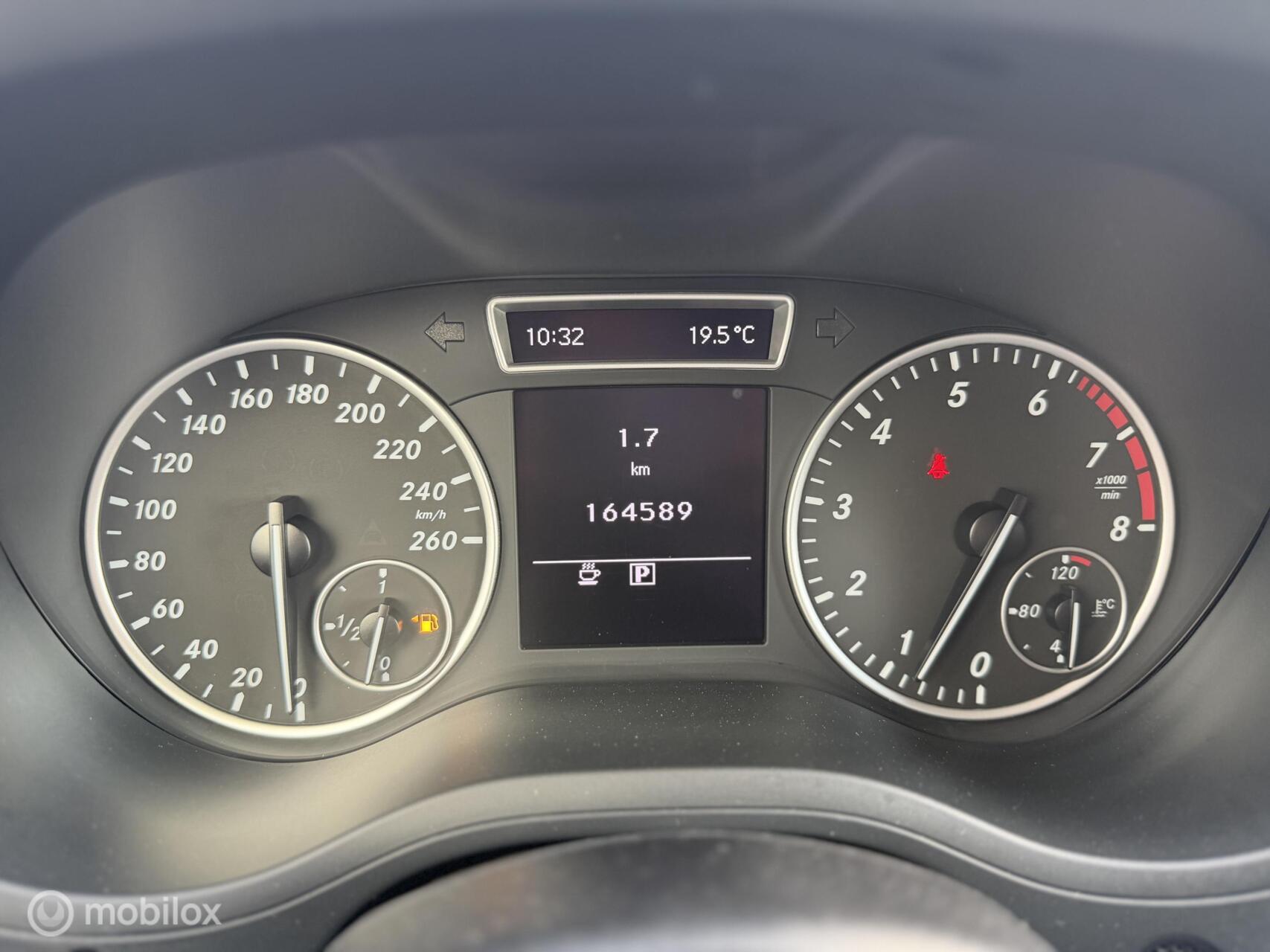 Foto van Mercedes-Benz B 180