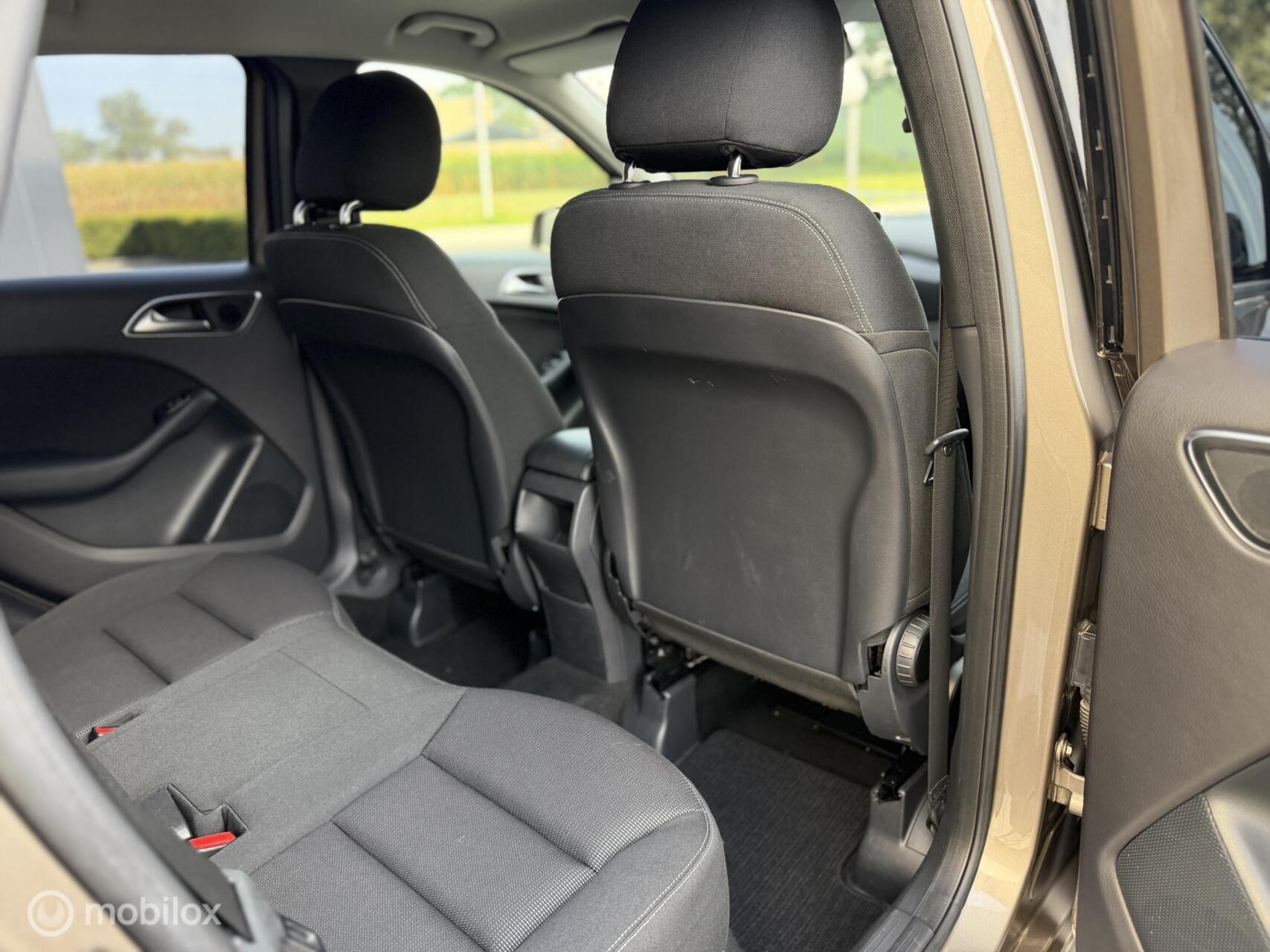 Foto van Mercedes-Benz B 180