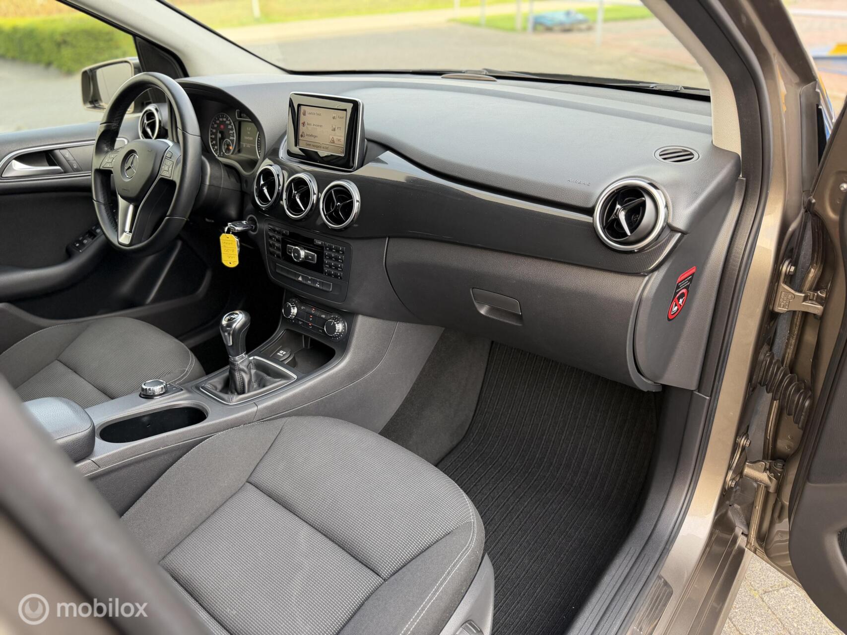 Foto van Mercedes-Benz B 180