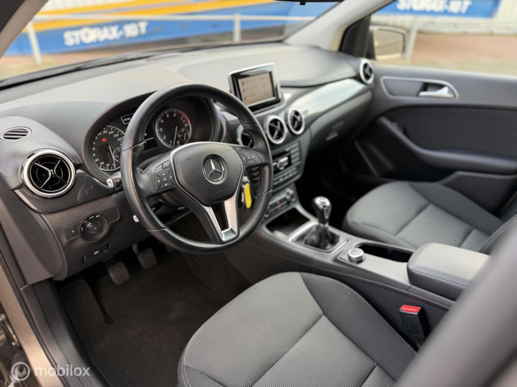 Foto van Mercedes-Benz B 180