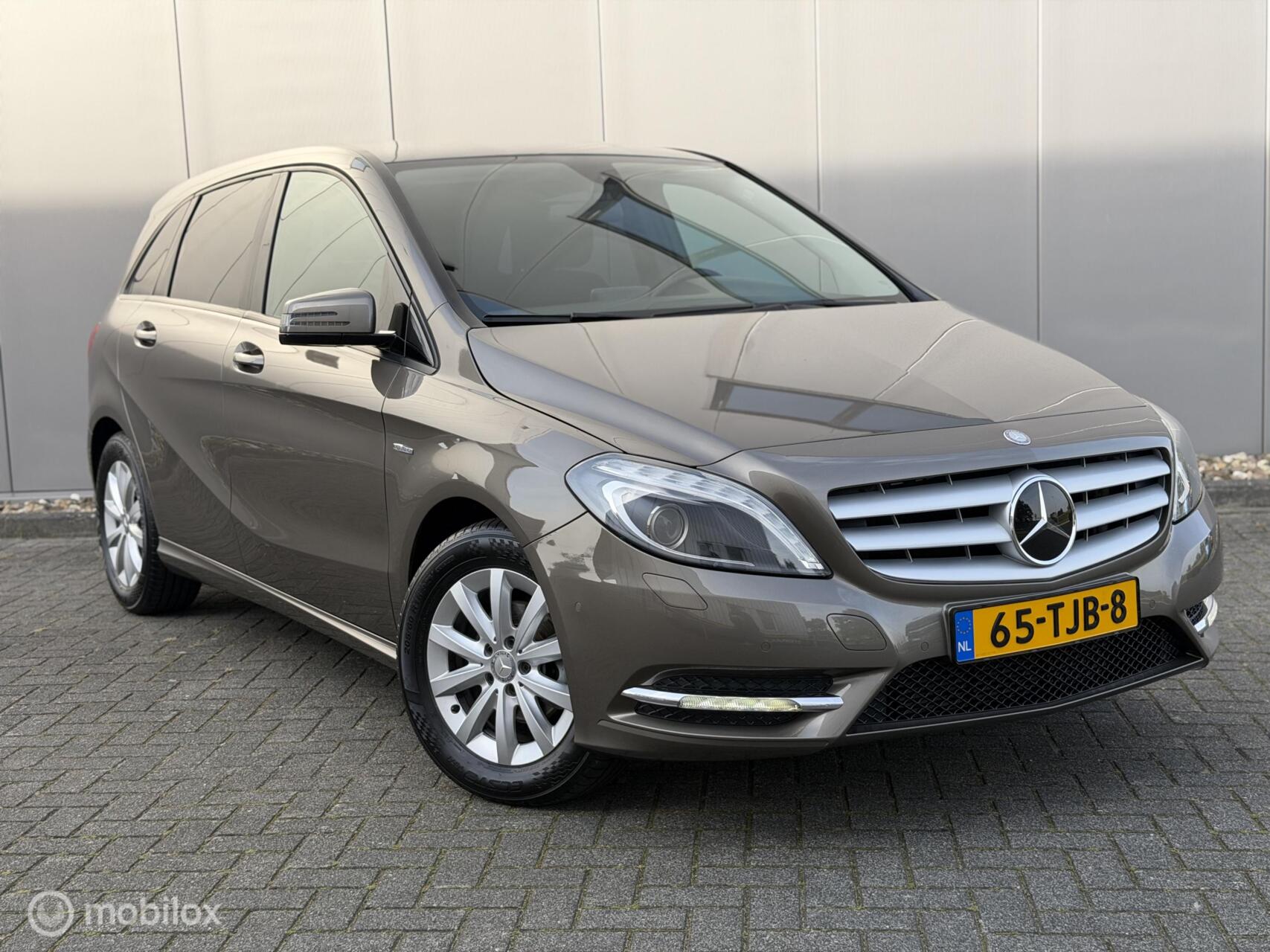 Mercedes-Benz B 180 B 180 Xenon Navi Cruise PTS Trekhaak 2012 - voorkant