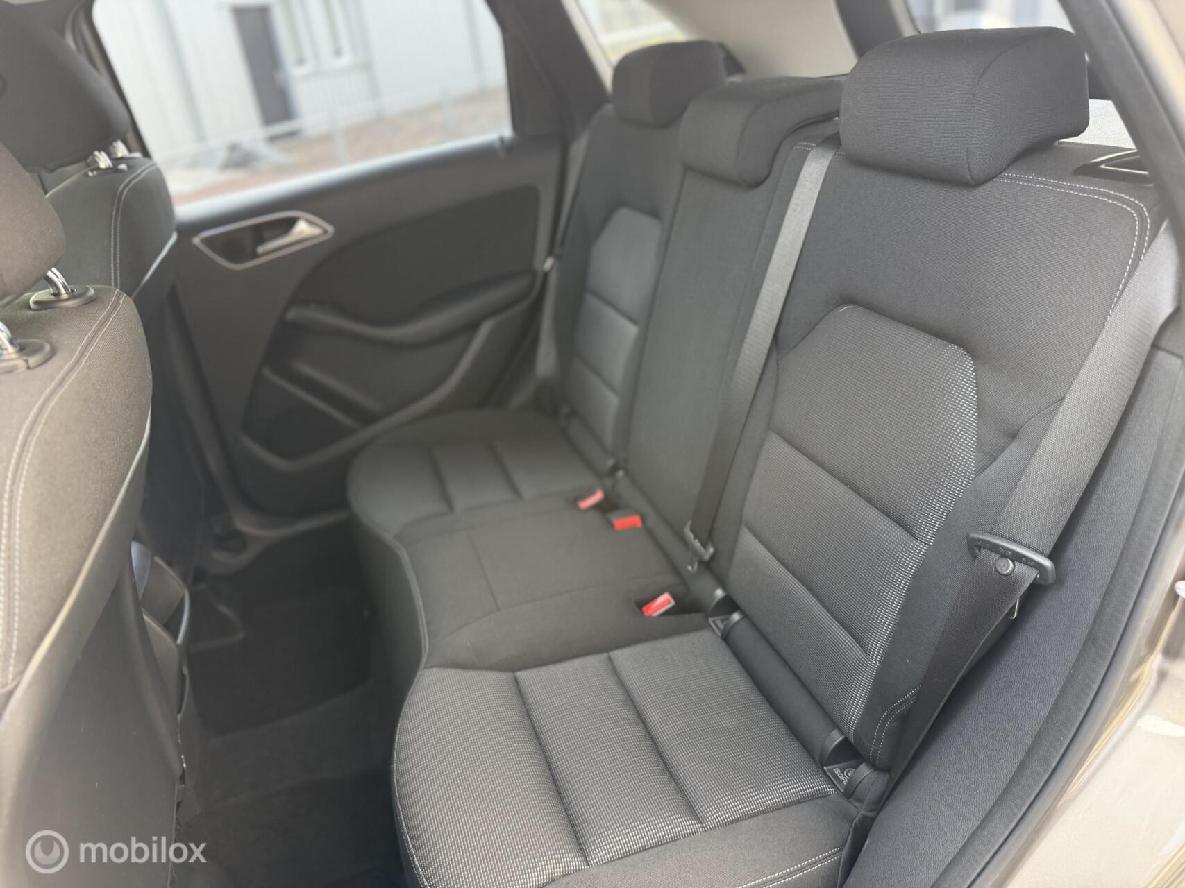 Foto van Mercedes-Benz B 180