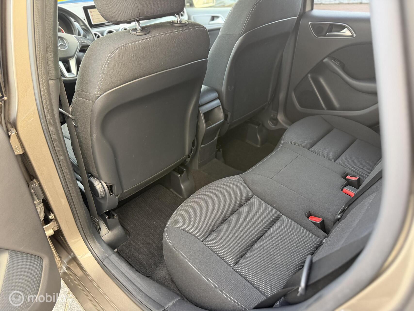 Foto van Mercedes-Benz B 180