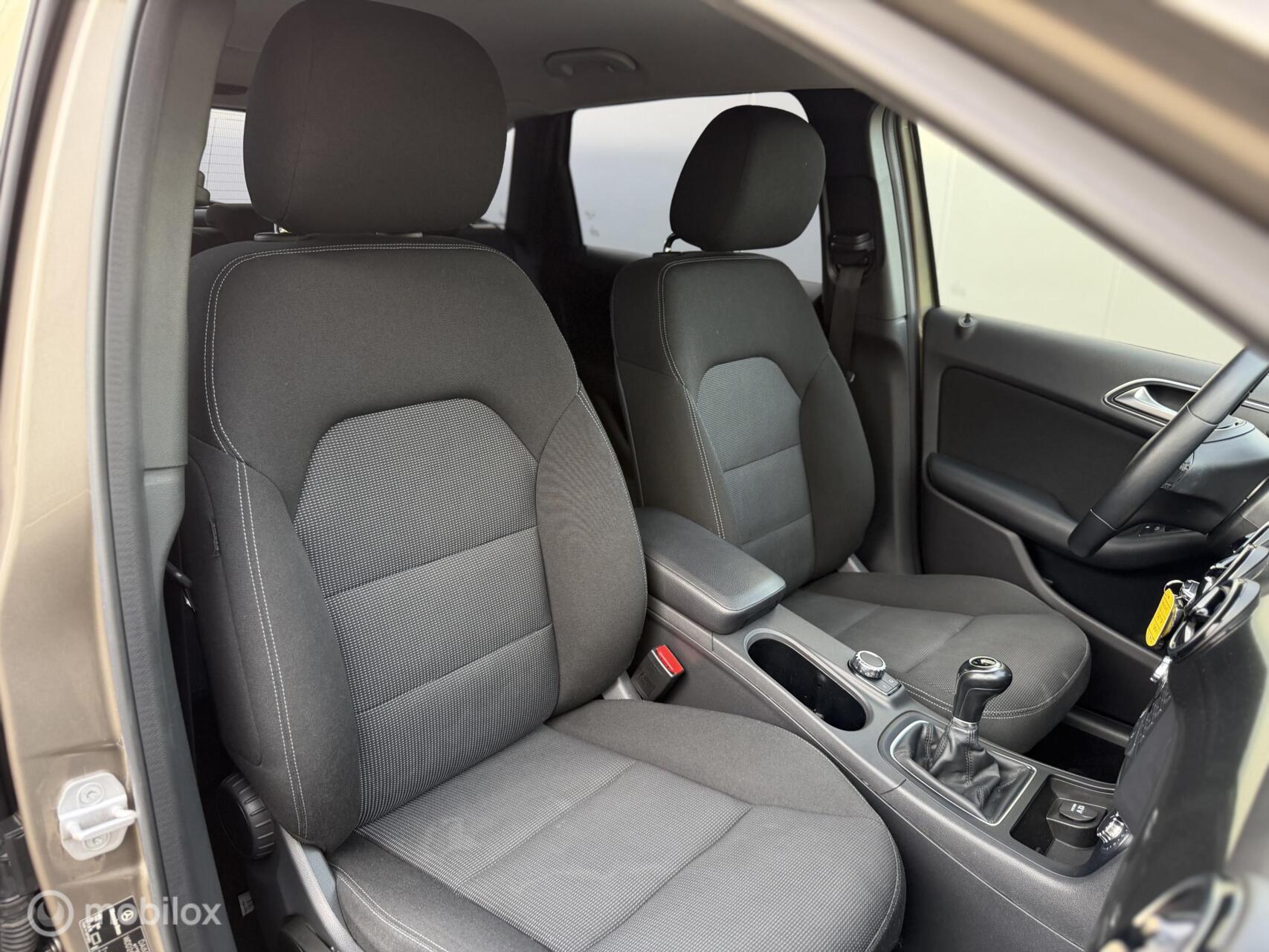 Foto van Mercedes-Benz B 180