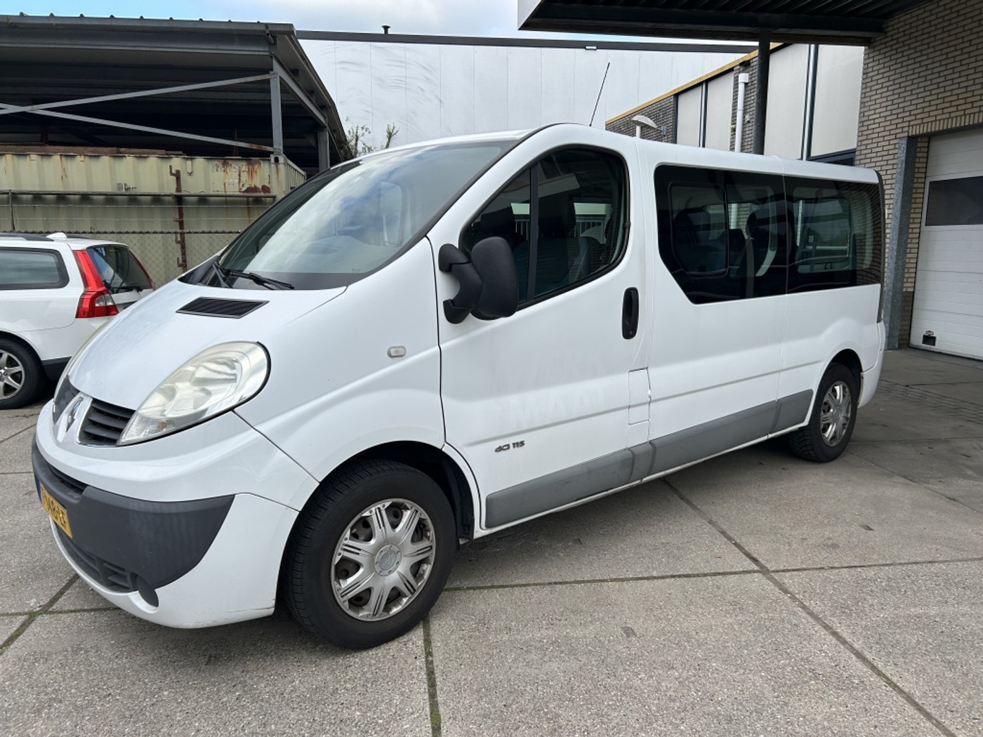 Renault Trafic 2.0 dCi T29L2H1 Expr 2013 - voorkant