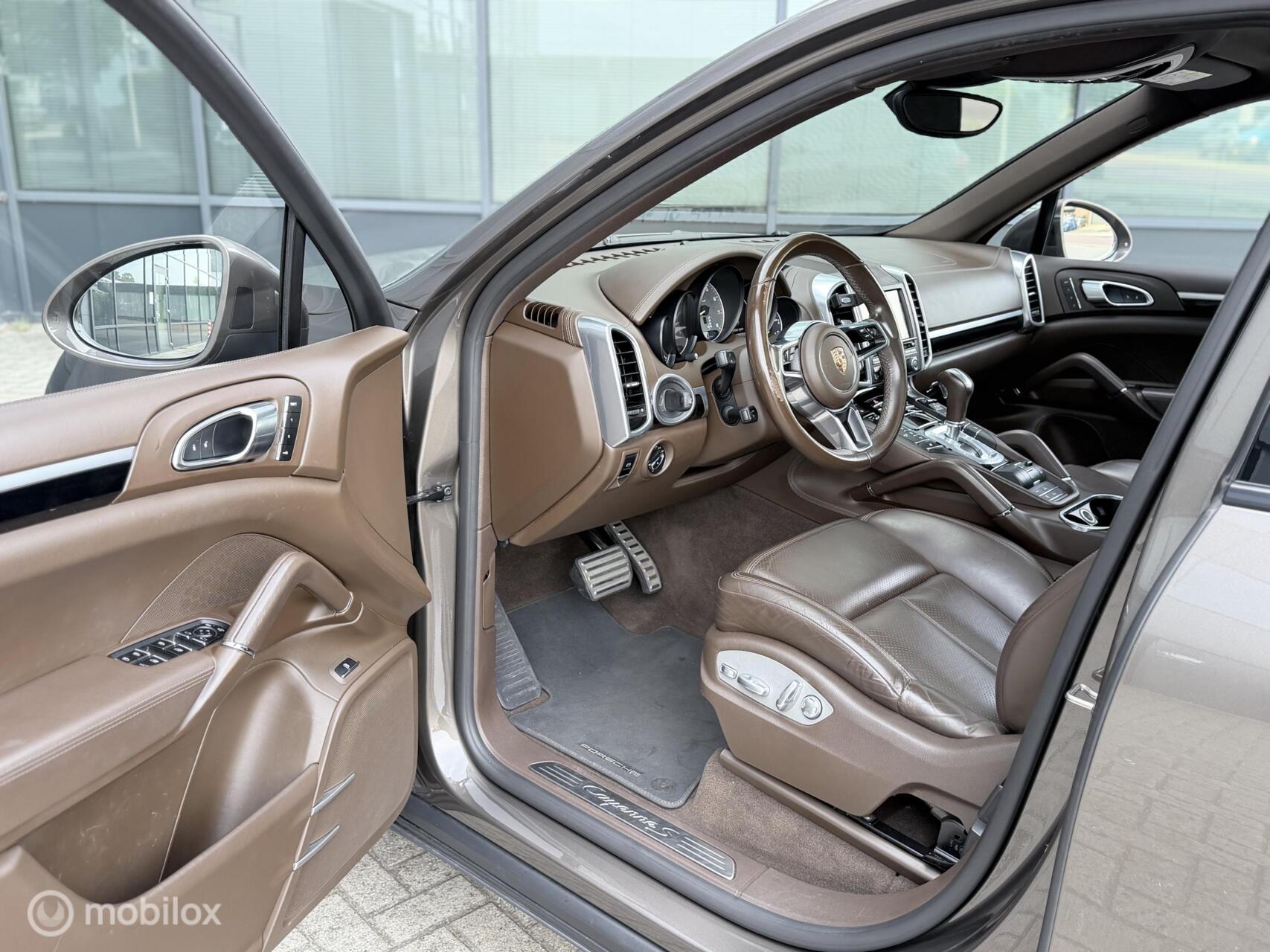 Foto van Porsche Cayenne S E-hybrid