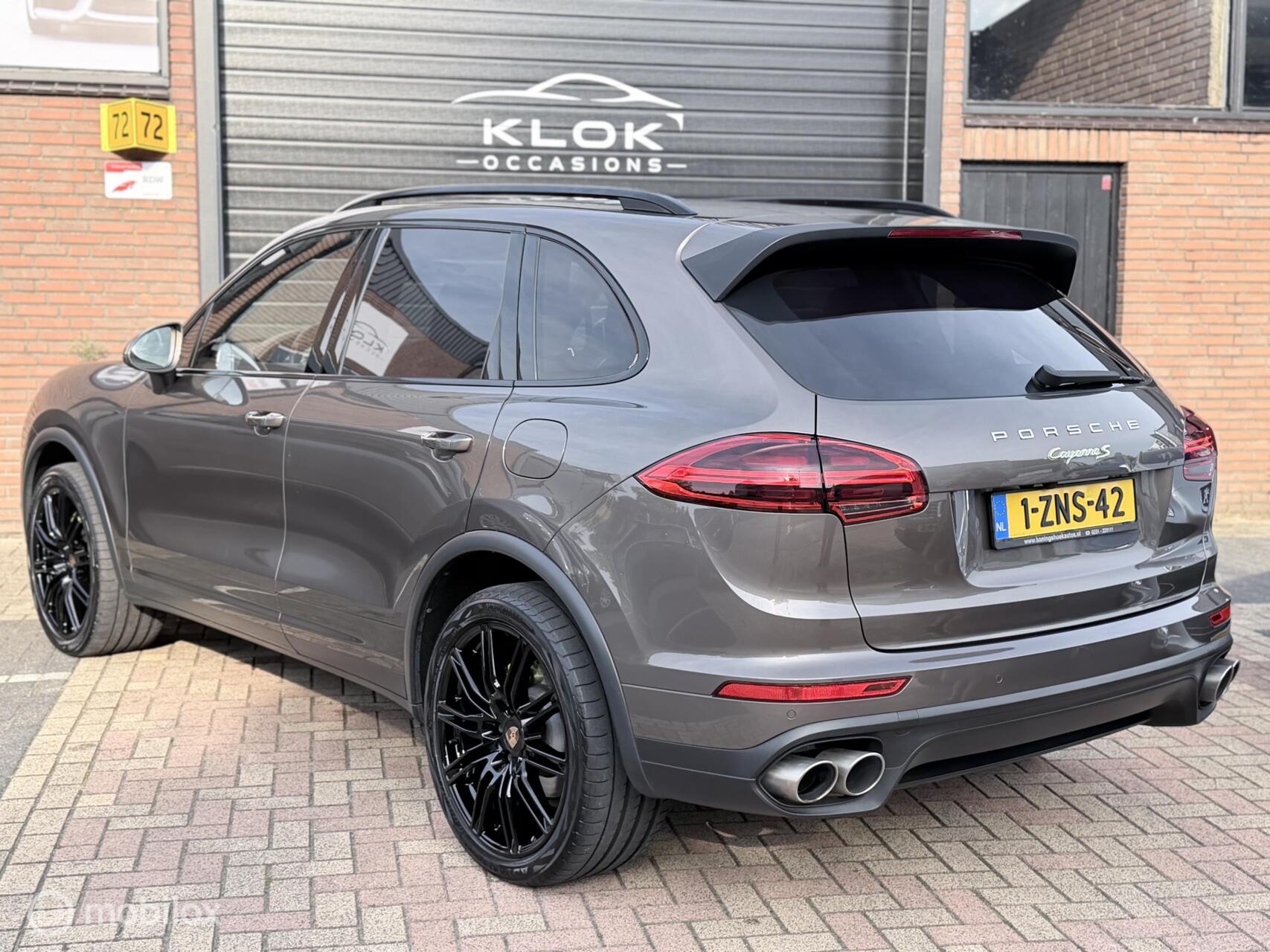 Foto van Porsche Cayenne S E-hybrid