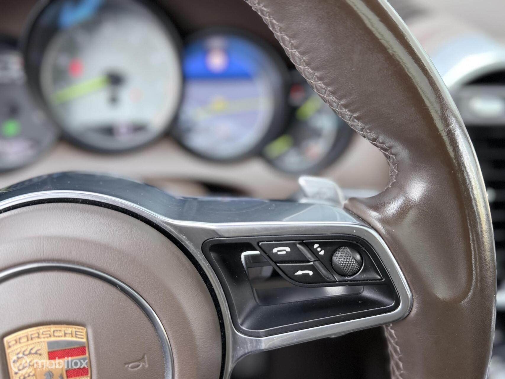 Foto van Porsche Cayenne S E-hybrid