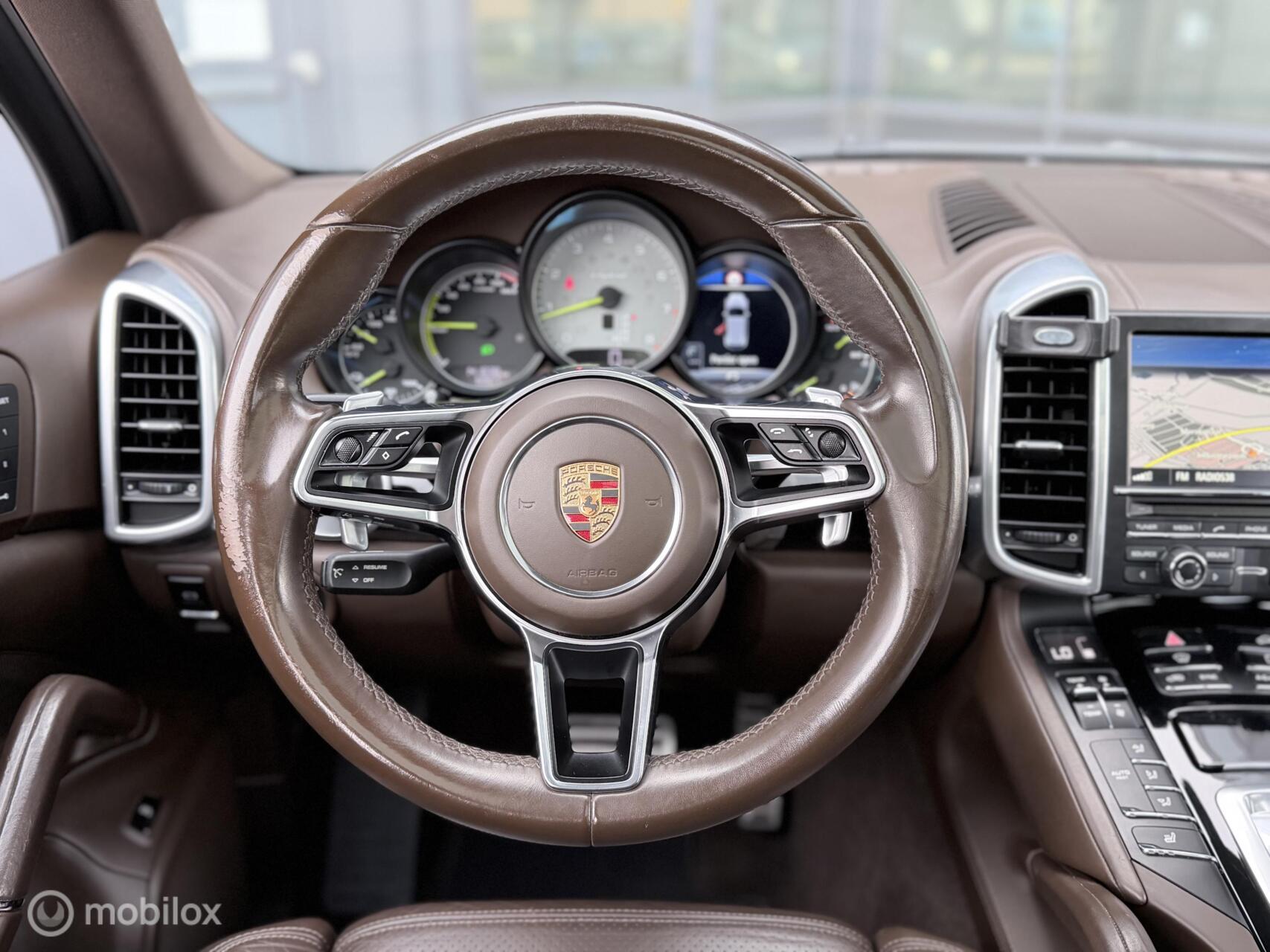 Foto van Porsche Cayenne S E-hybrid