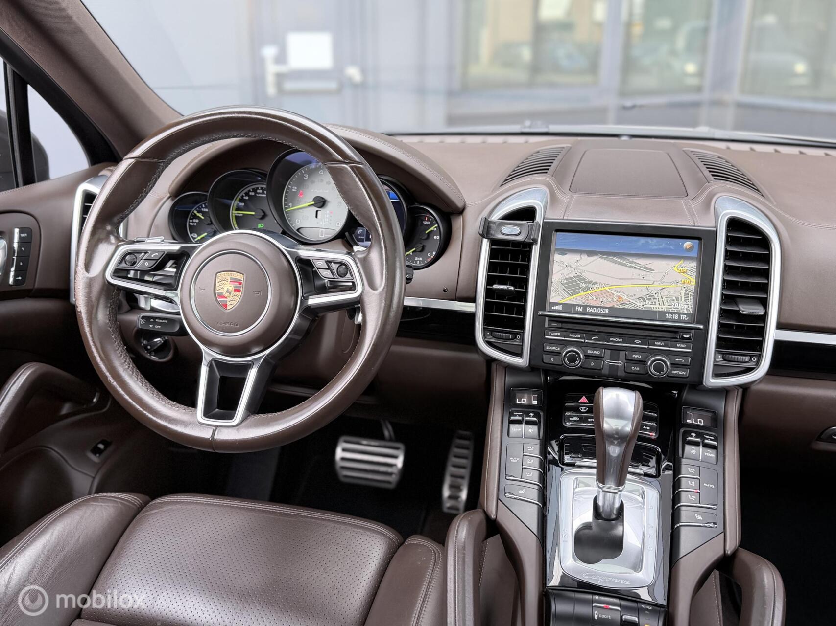 Foto van Porsche Cayenne S E-hybrid